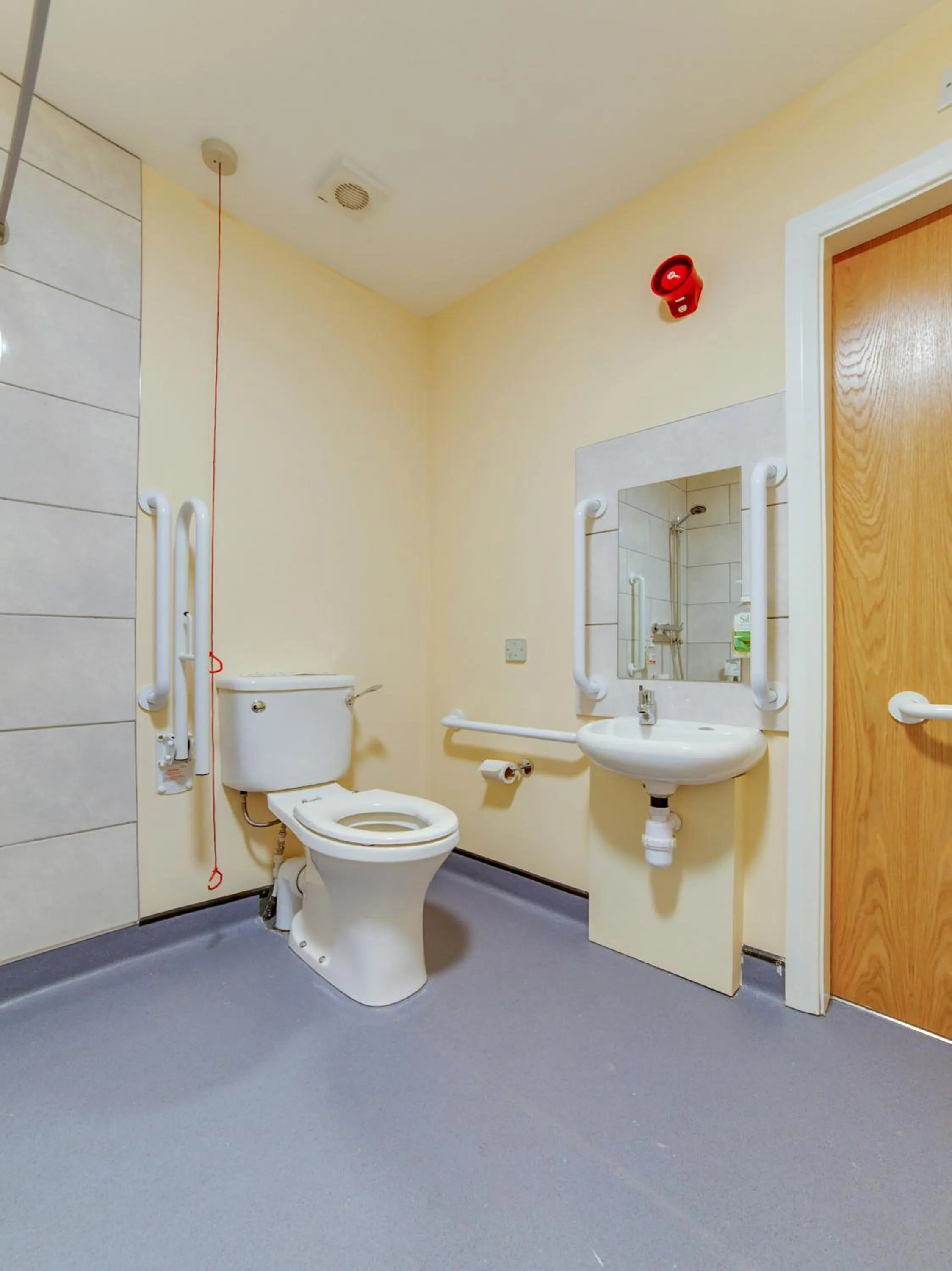 Bathroom in Standing Stones Lodge