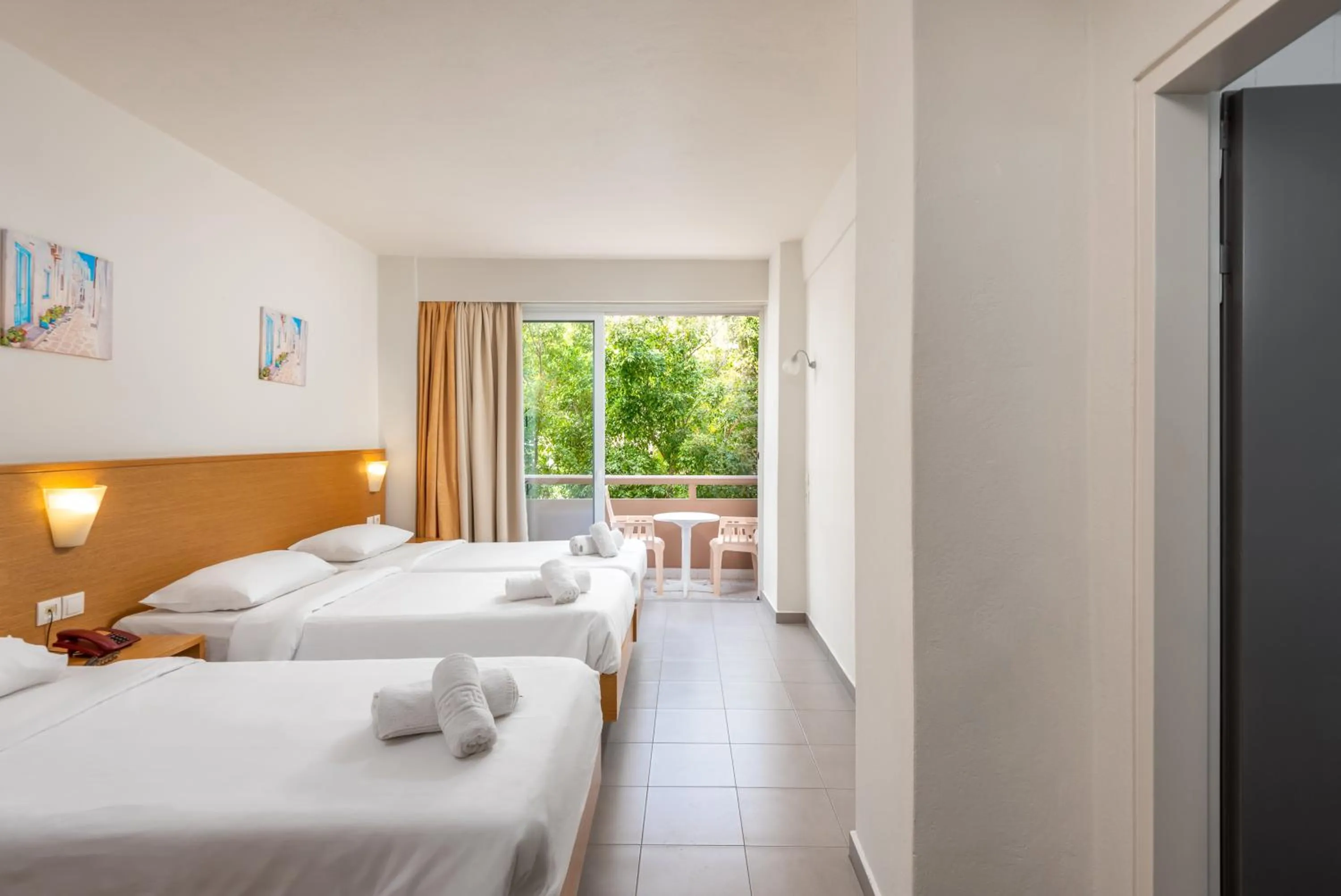 Bed in City Center Hotel