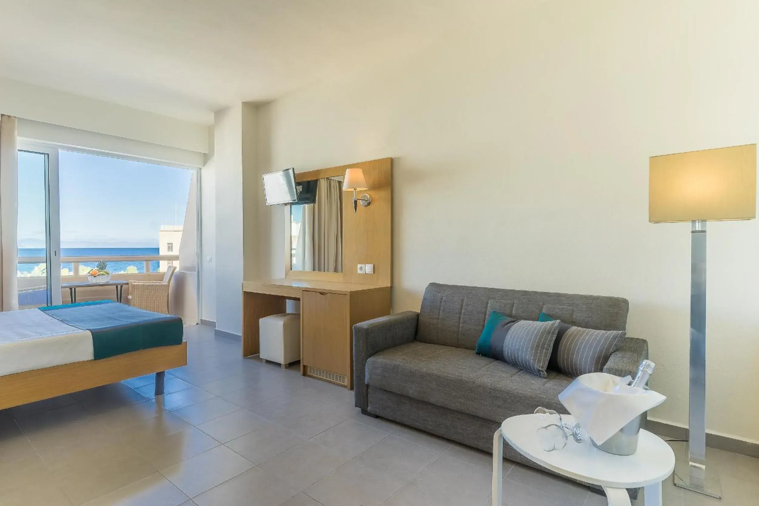 Seating area, Bed in City Center Hotel Seating area, Bed in City Center Hotel