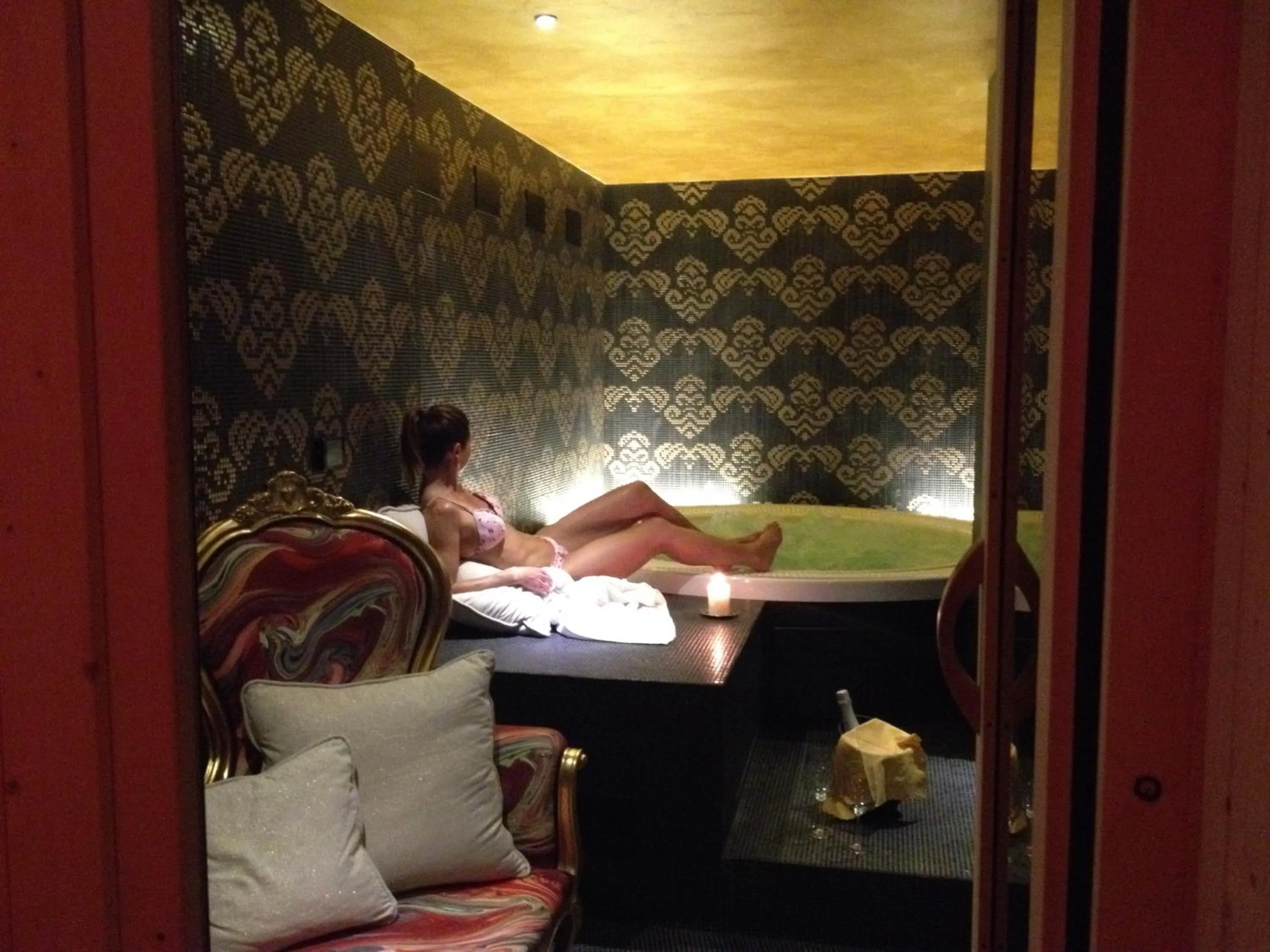 Hot Tub in Hotel Chateau Blanc