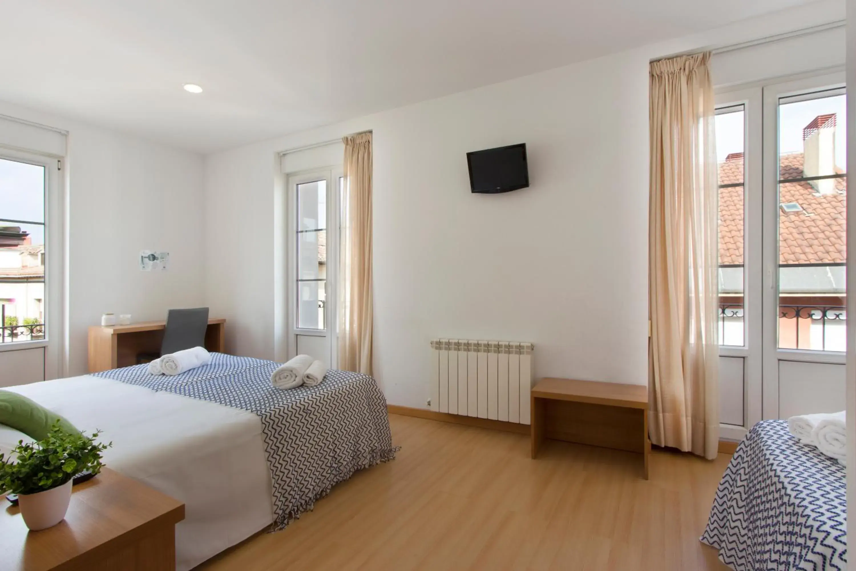 Triple Room in Hostal La Numantina Triple Room in Hostal La Numantina