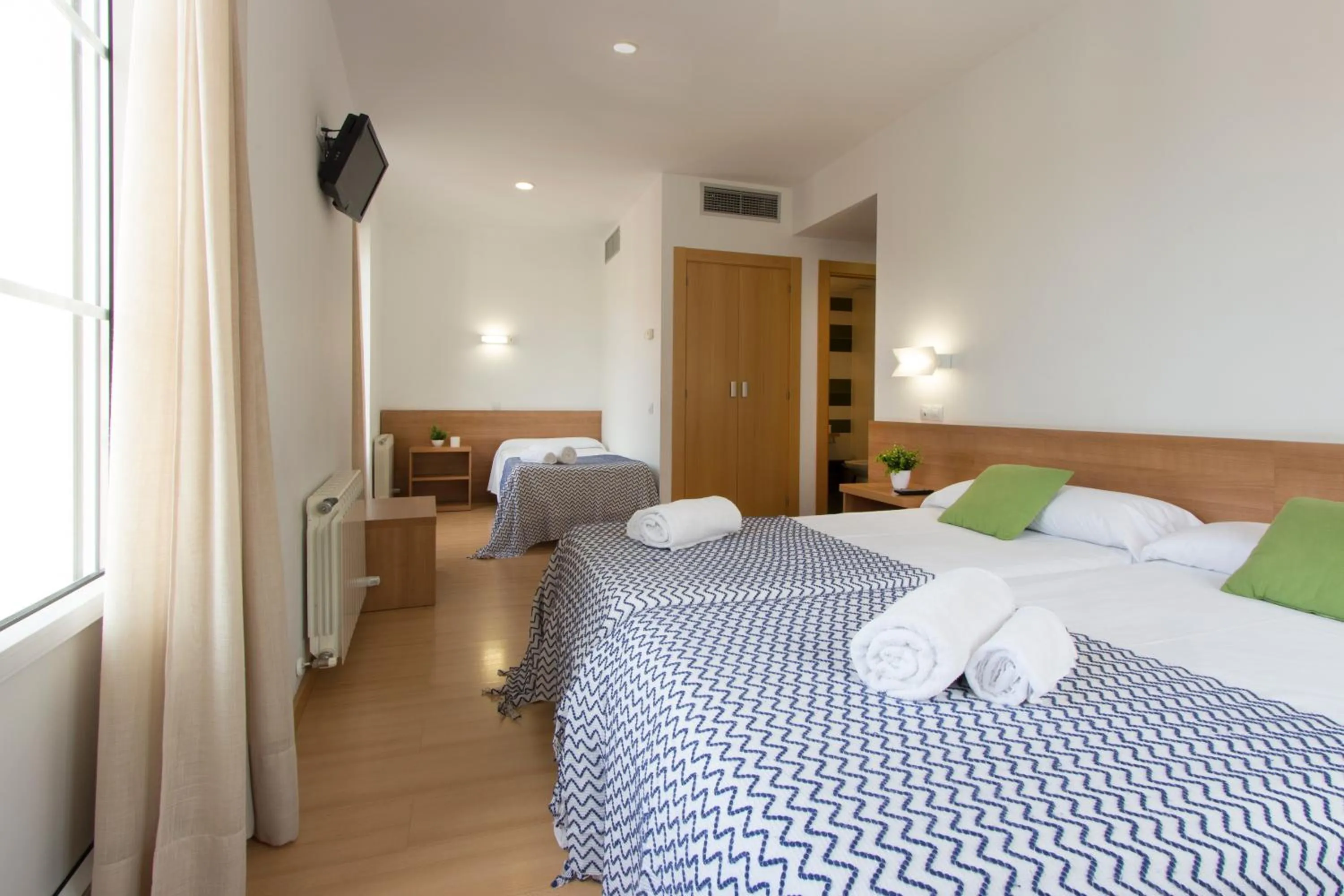 Bed in Hostal La Numantina