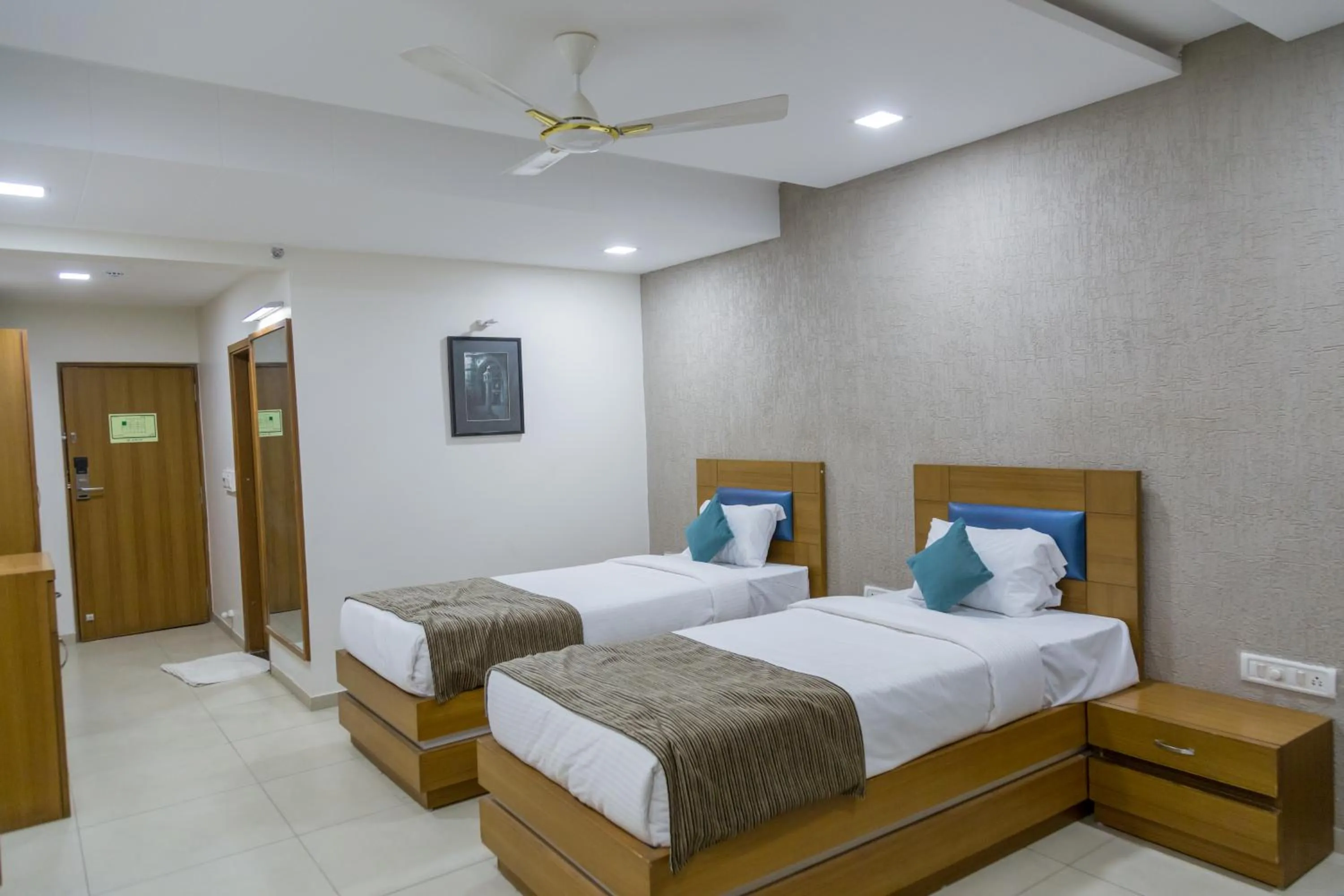 Photo of the whole room, Bed in Ginger Ahmedabad SG Road