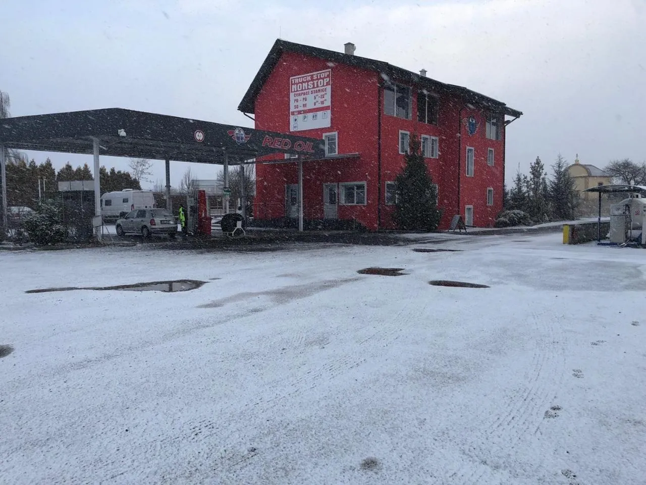 Motel Red Oil