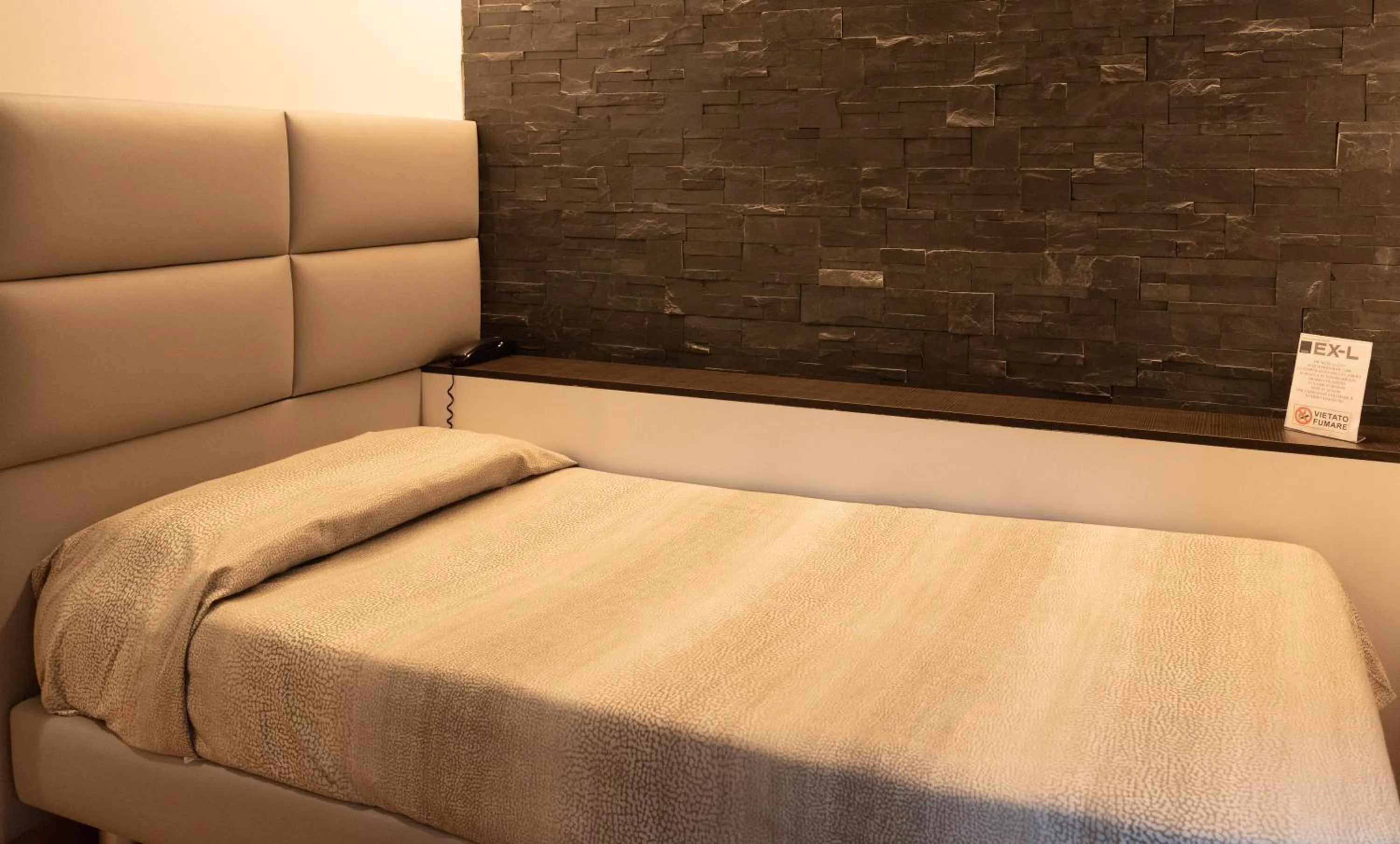 Bedroom, Bed in Ex-L