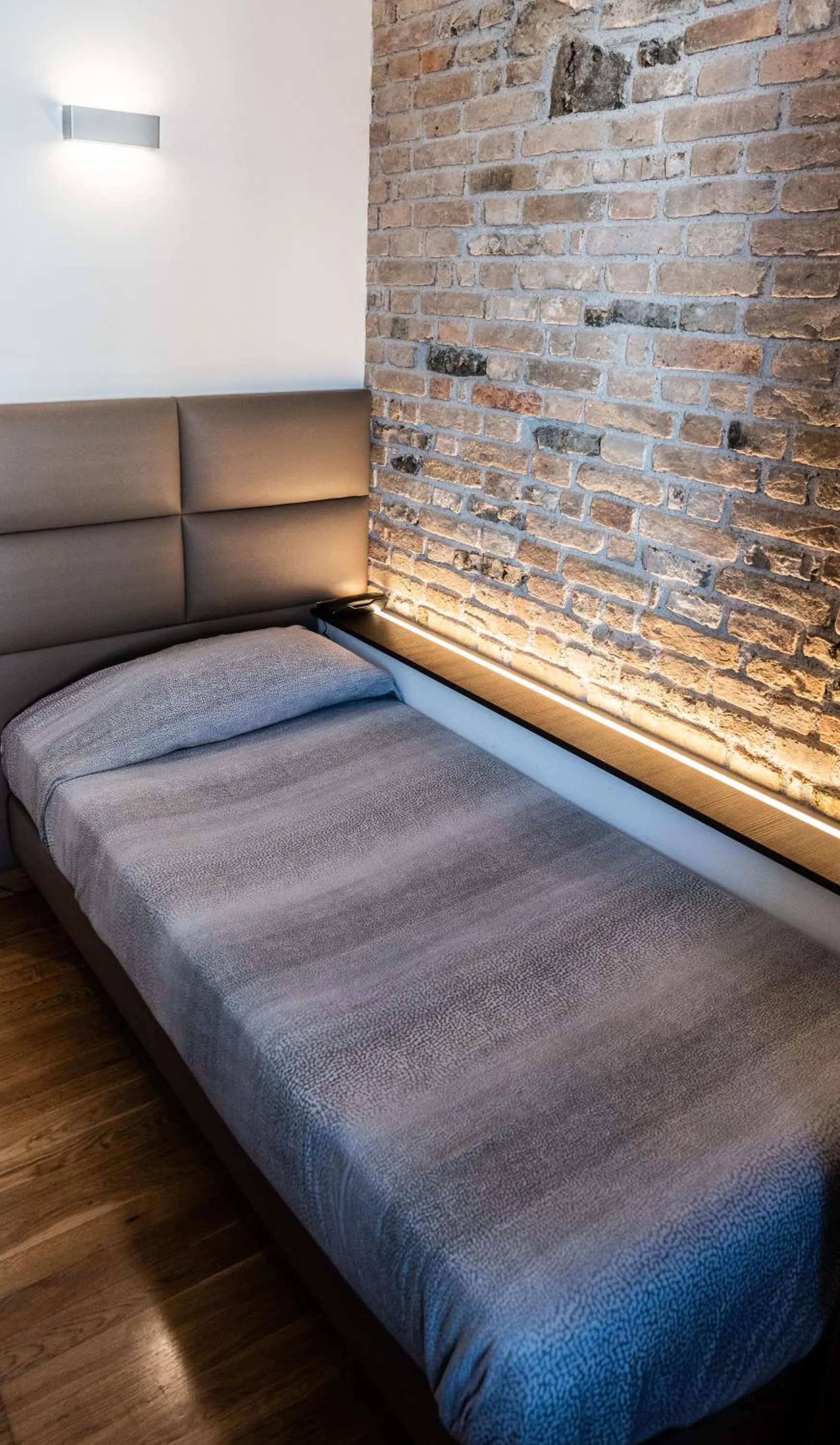 Bedroom, Bed in Ex-L