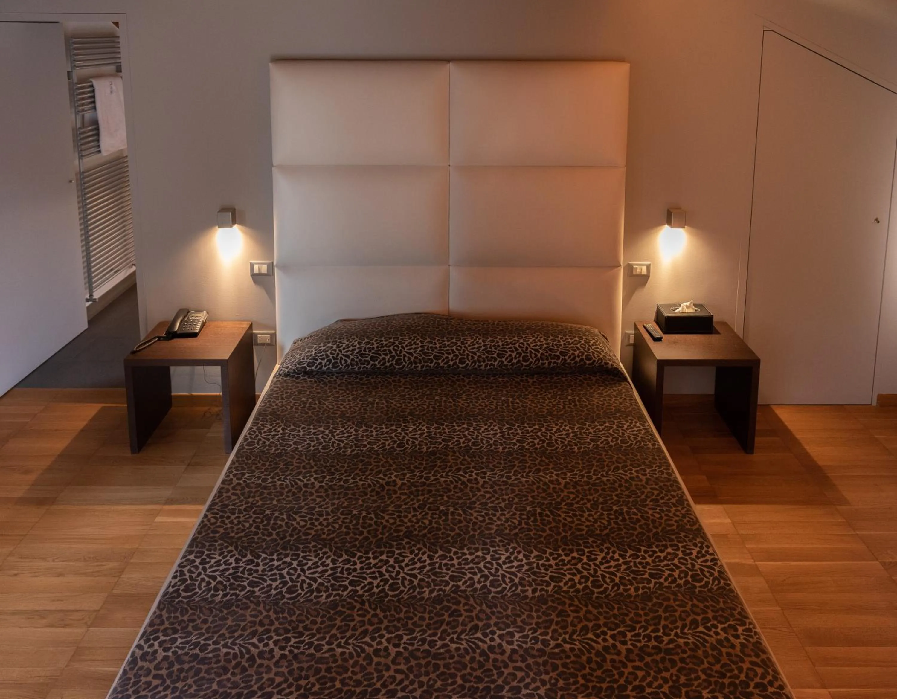 Bedroom, Bed in Ex-L