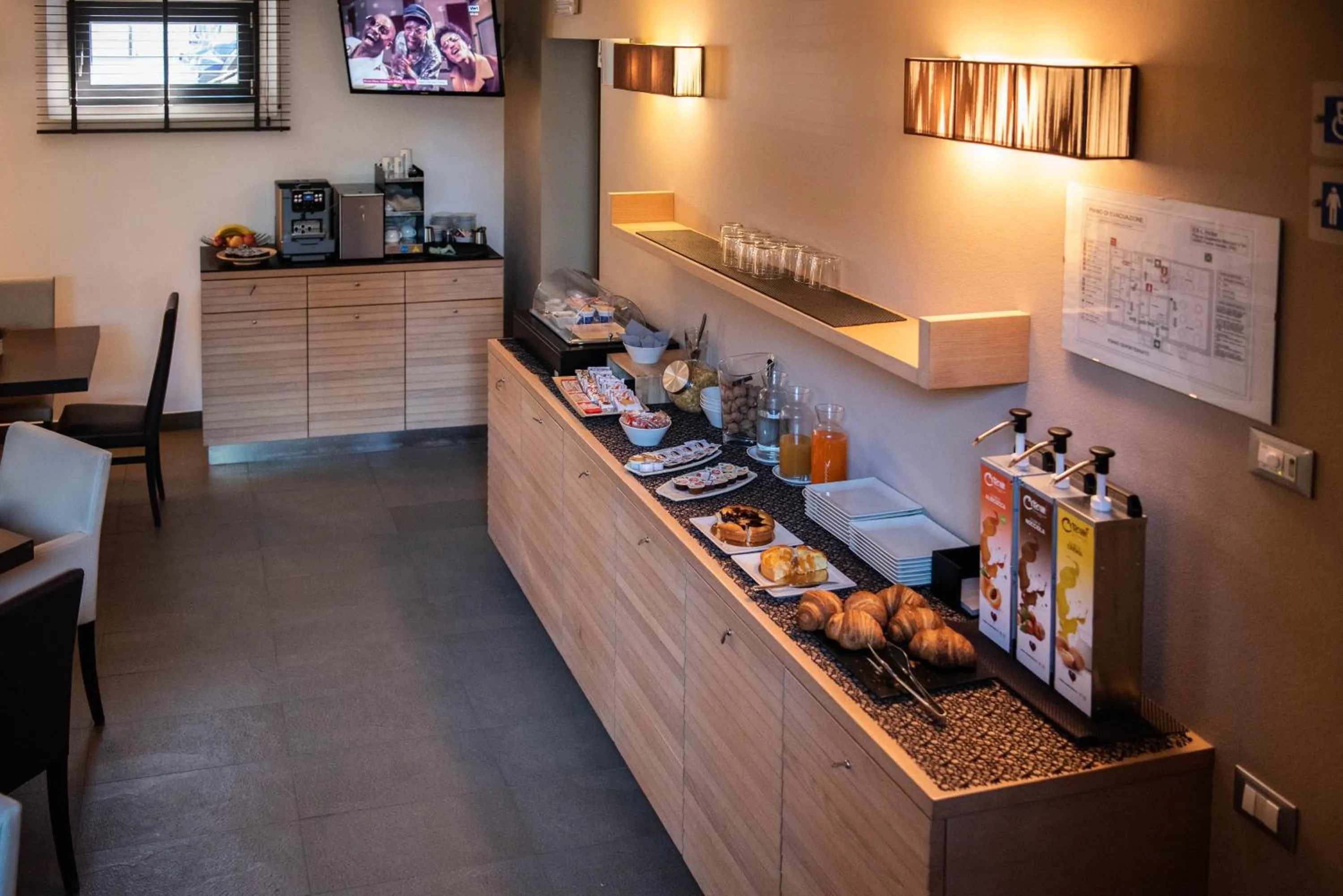 Buffet breakfast in Ex-L