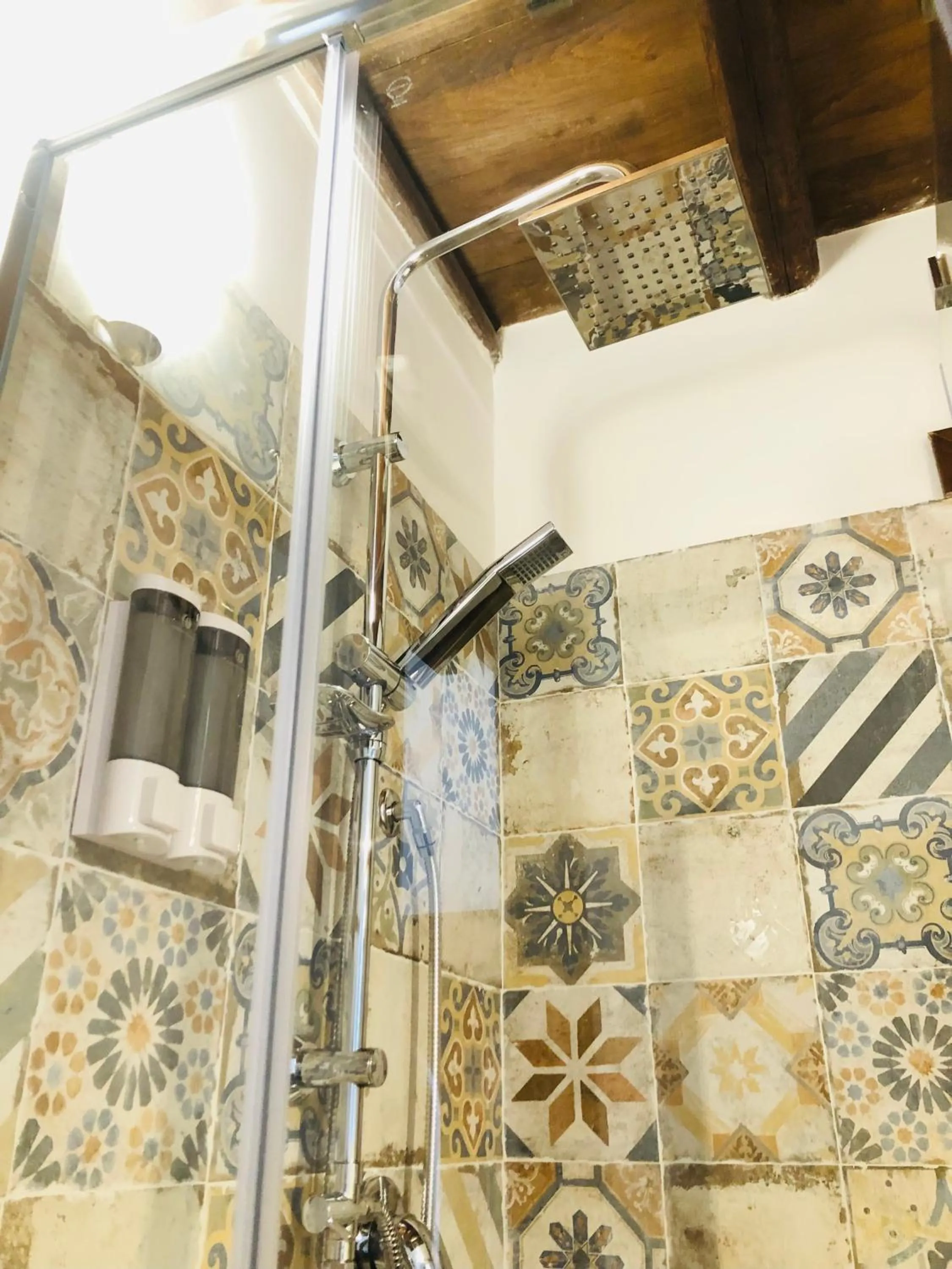 Shower in Kasa Kala Rooms & Apartments