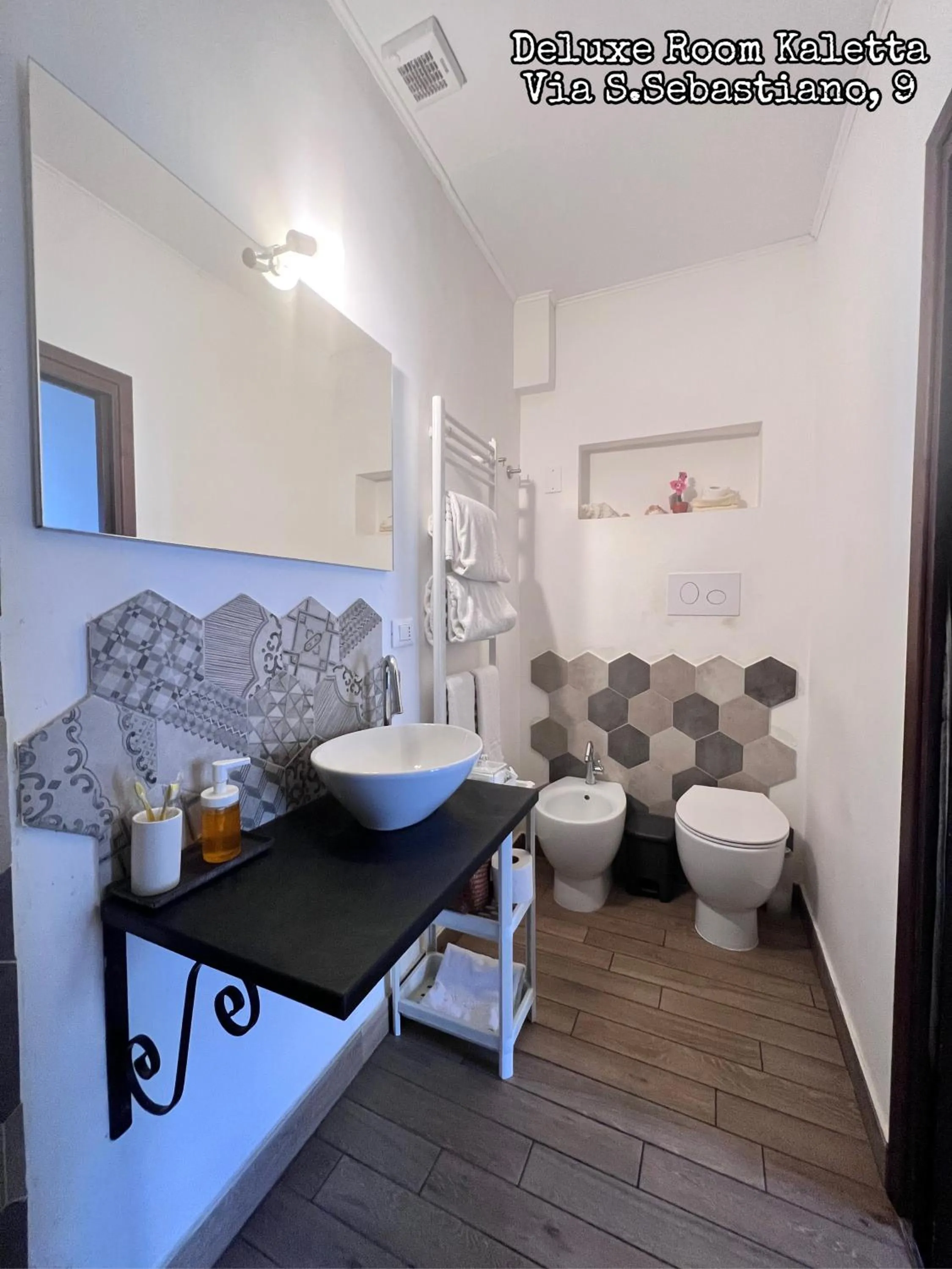 Bathroom in Kasa Kala Rooms & Apartments