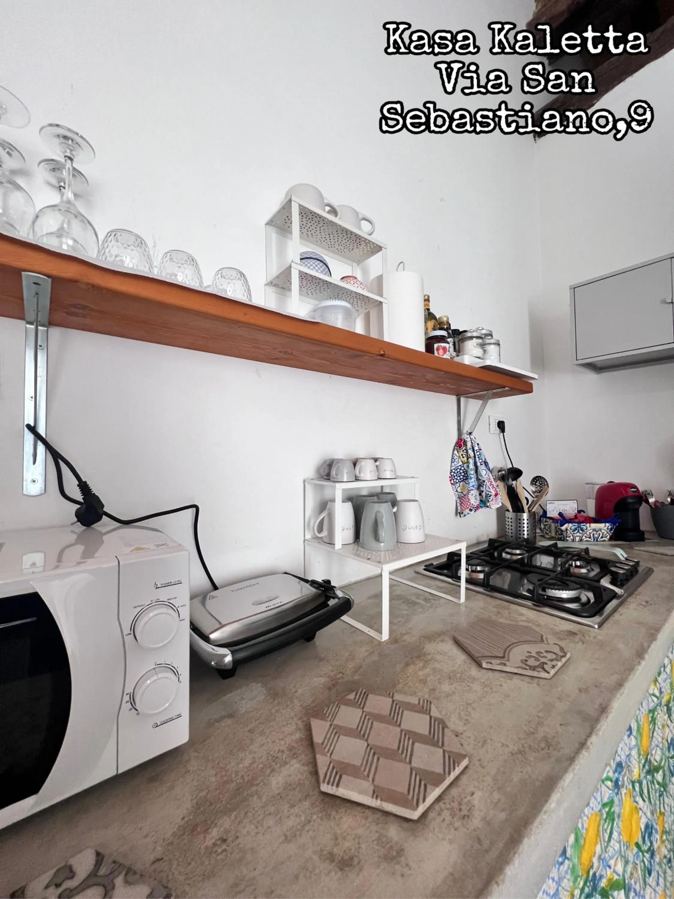Kitchen or kitchenette in Kasa Kala Rooms & Apartments