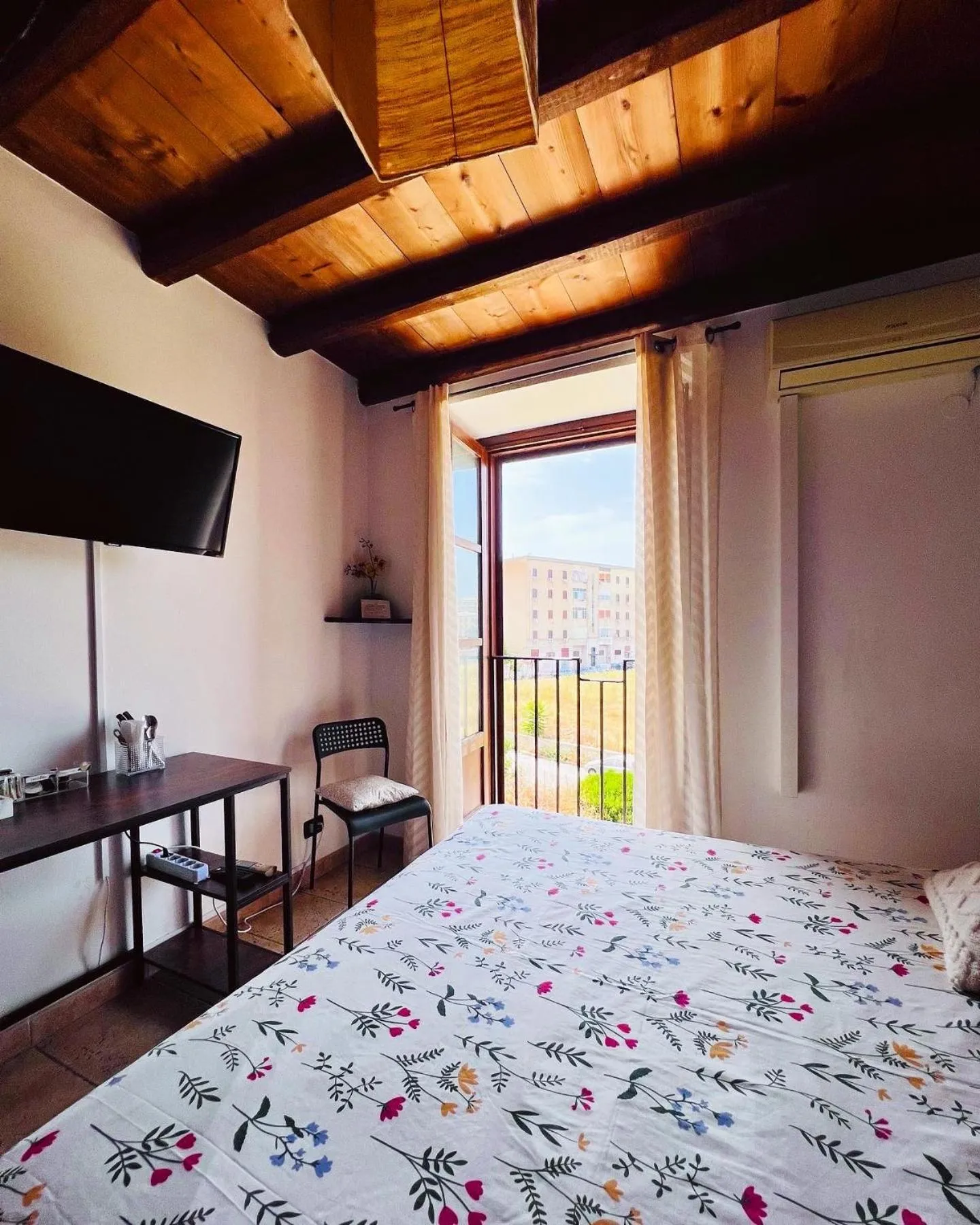 View (from property/room), Bed in Kasa Kala Rooms & Apartments