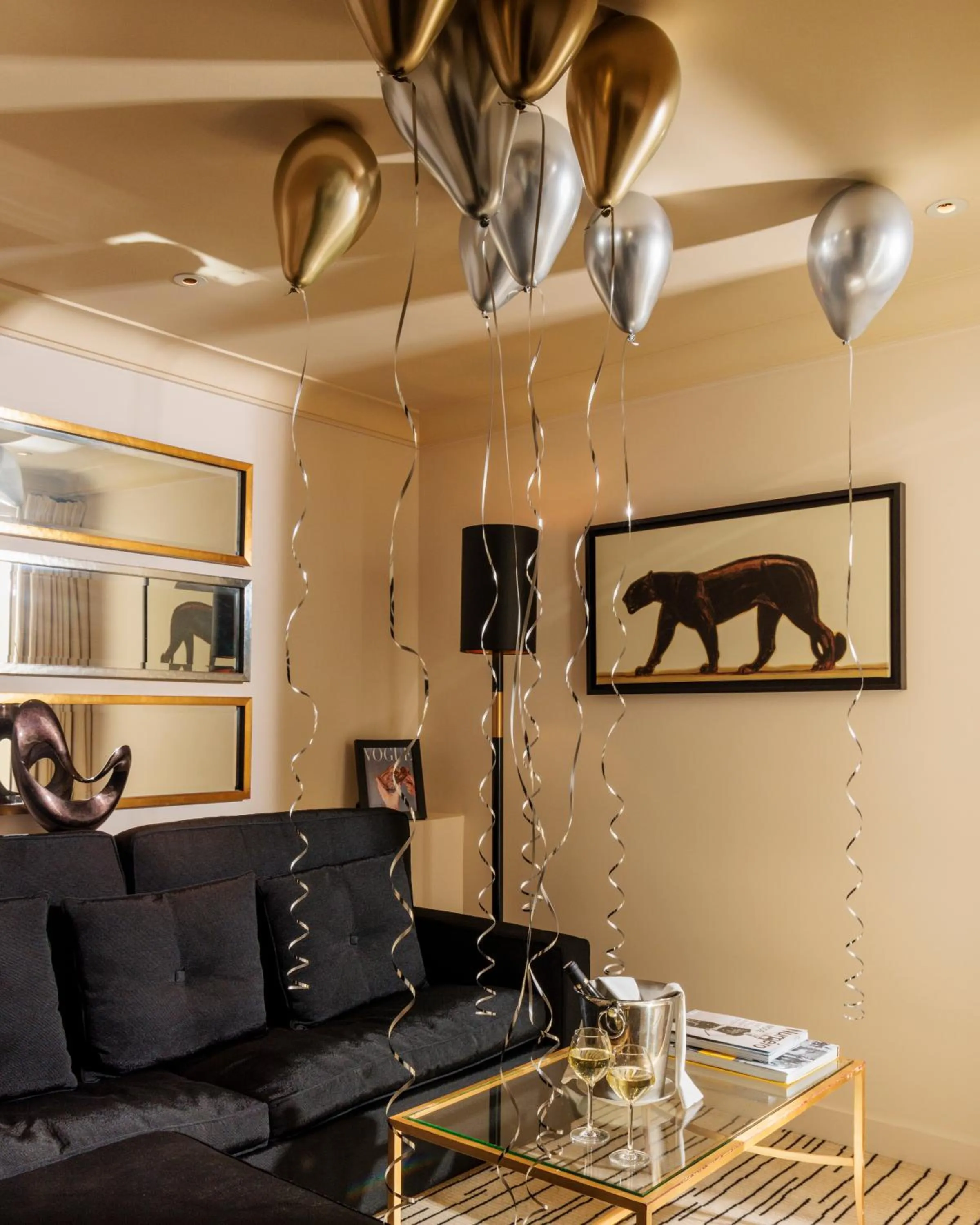 Seating area in Hotel Montaigne