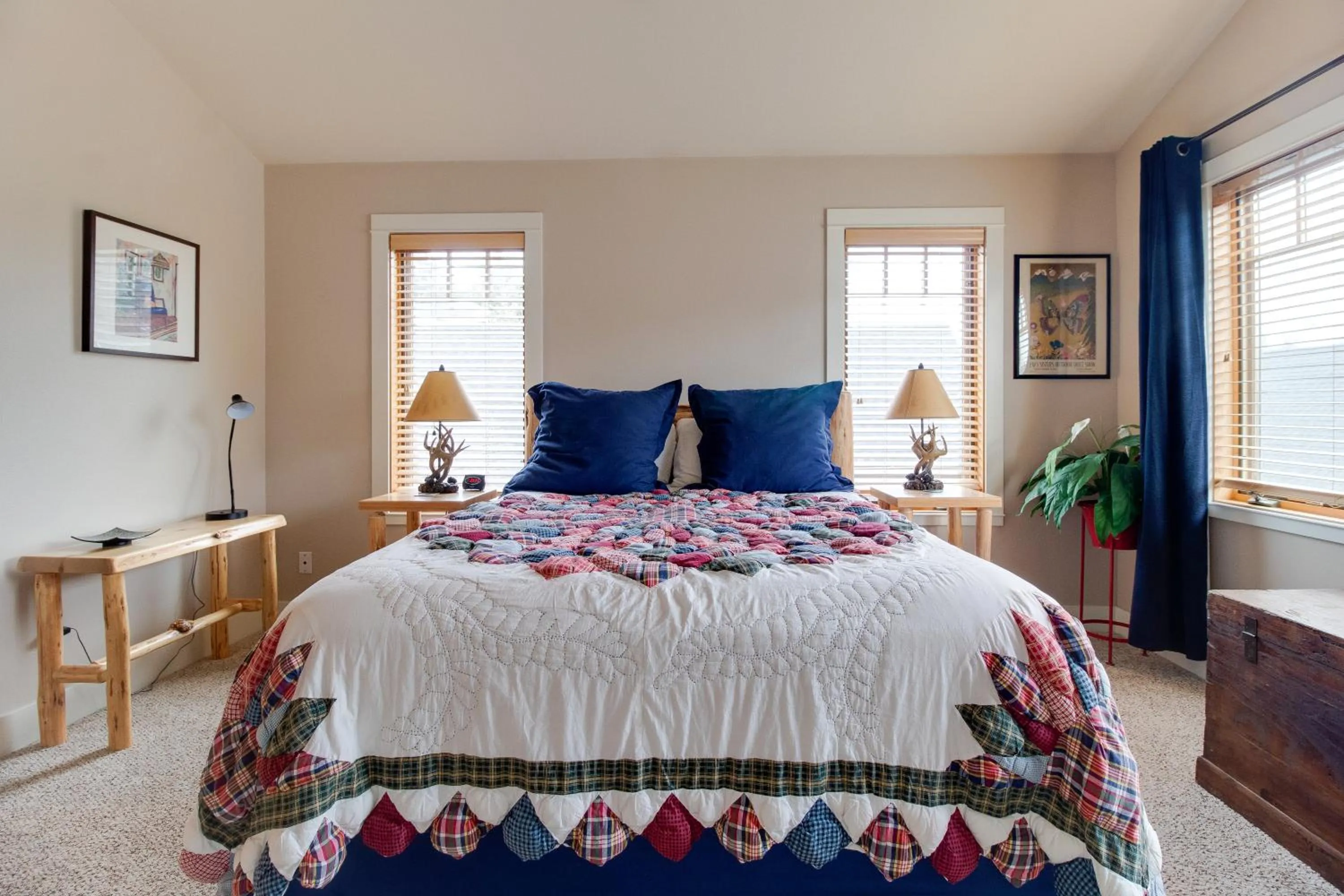 Property building, Bed in Riley`s Mountain View