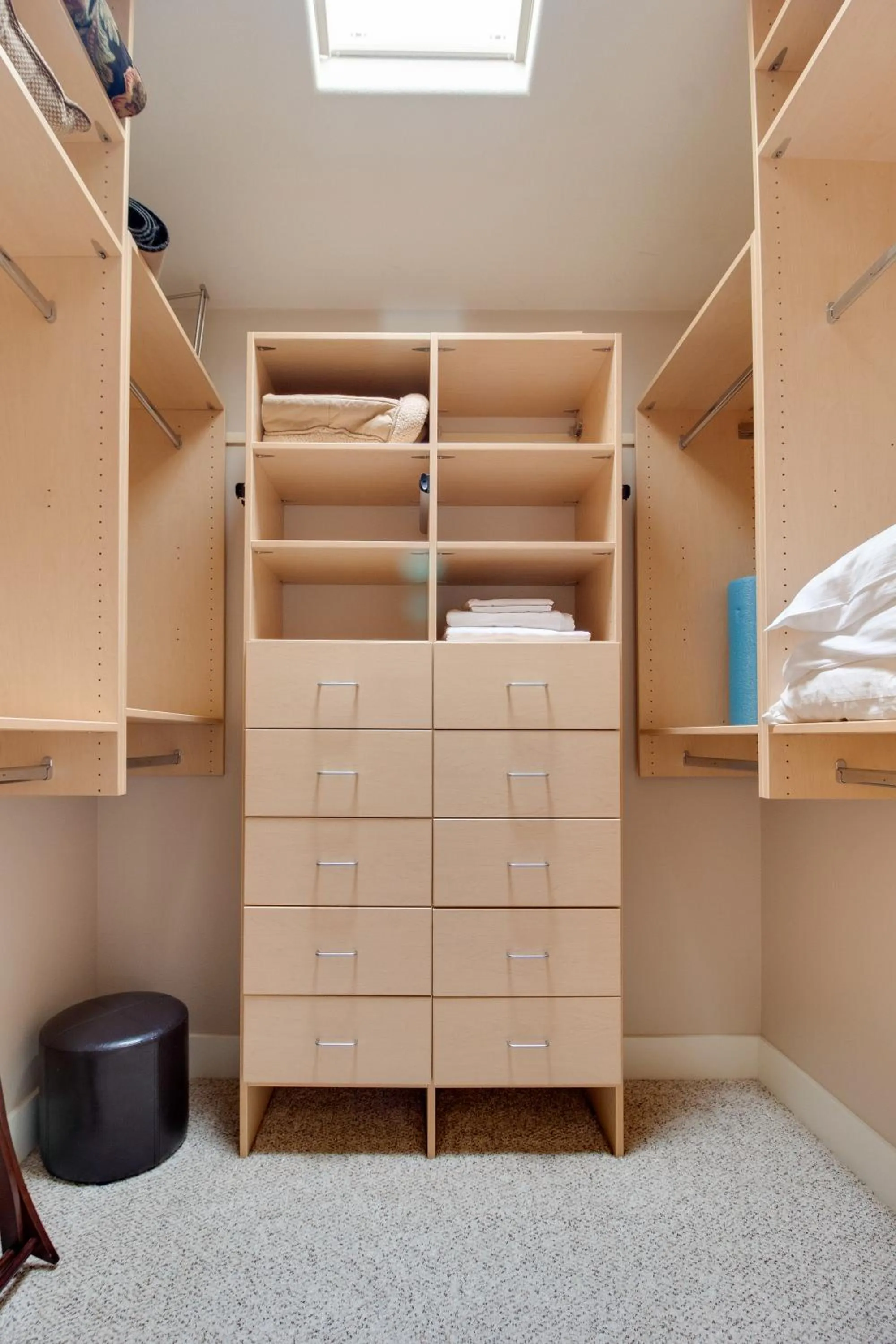 Property building, Bed in Riley`s Mountain View