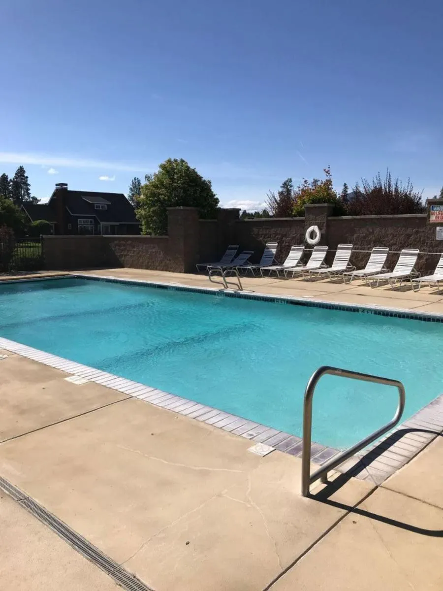 Property building in Riley`s Mountain View