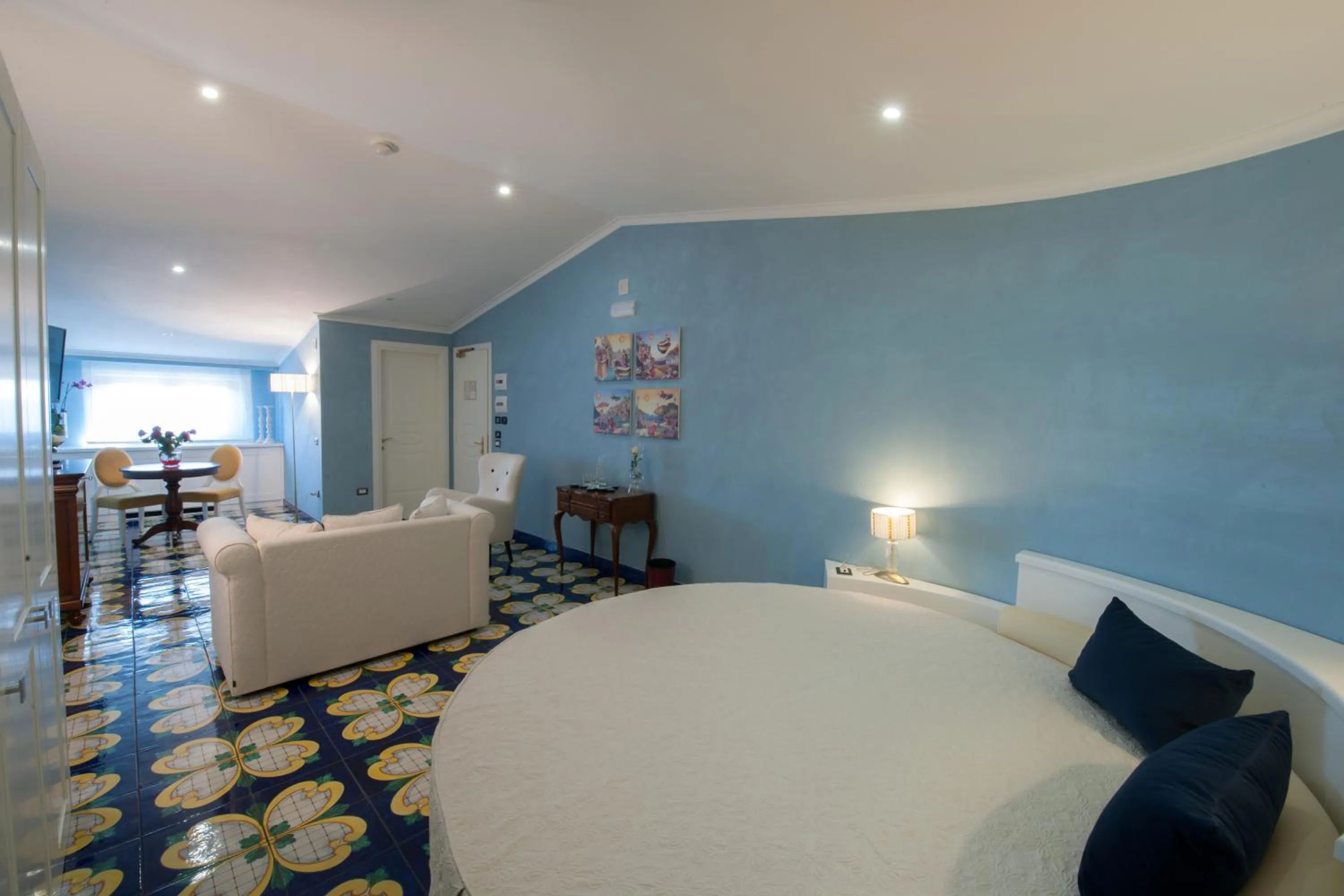 Bed in L' Araba Fenice Hotel & Resort