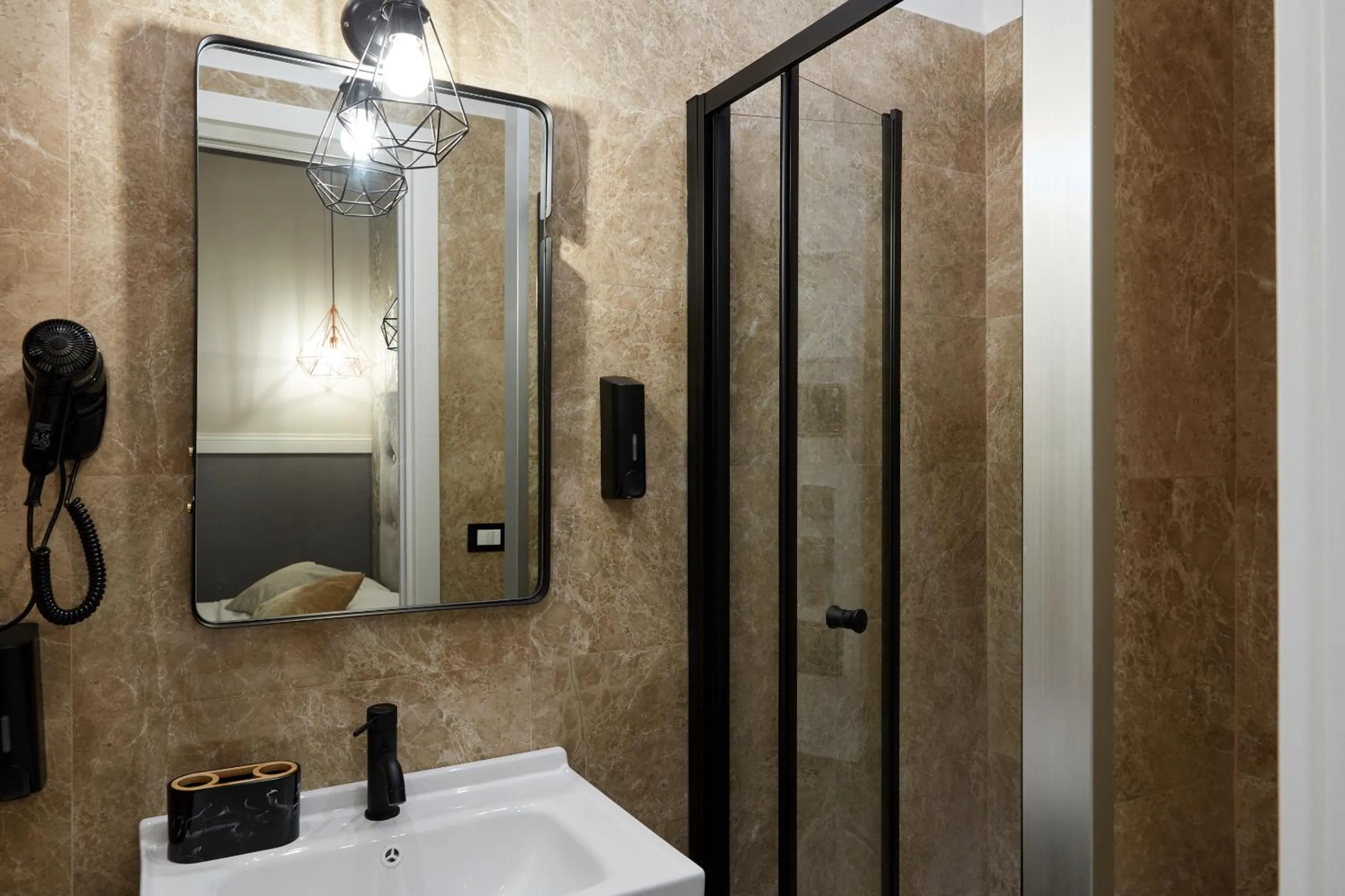 Shower in Hotel Roma Vaticano