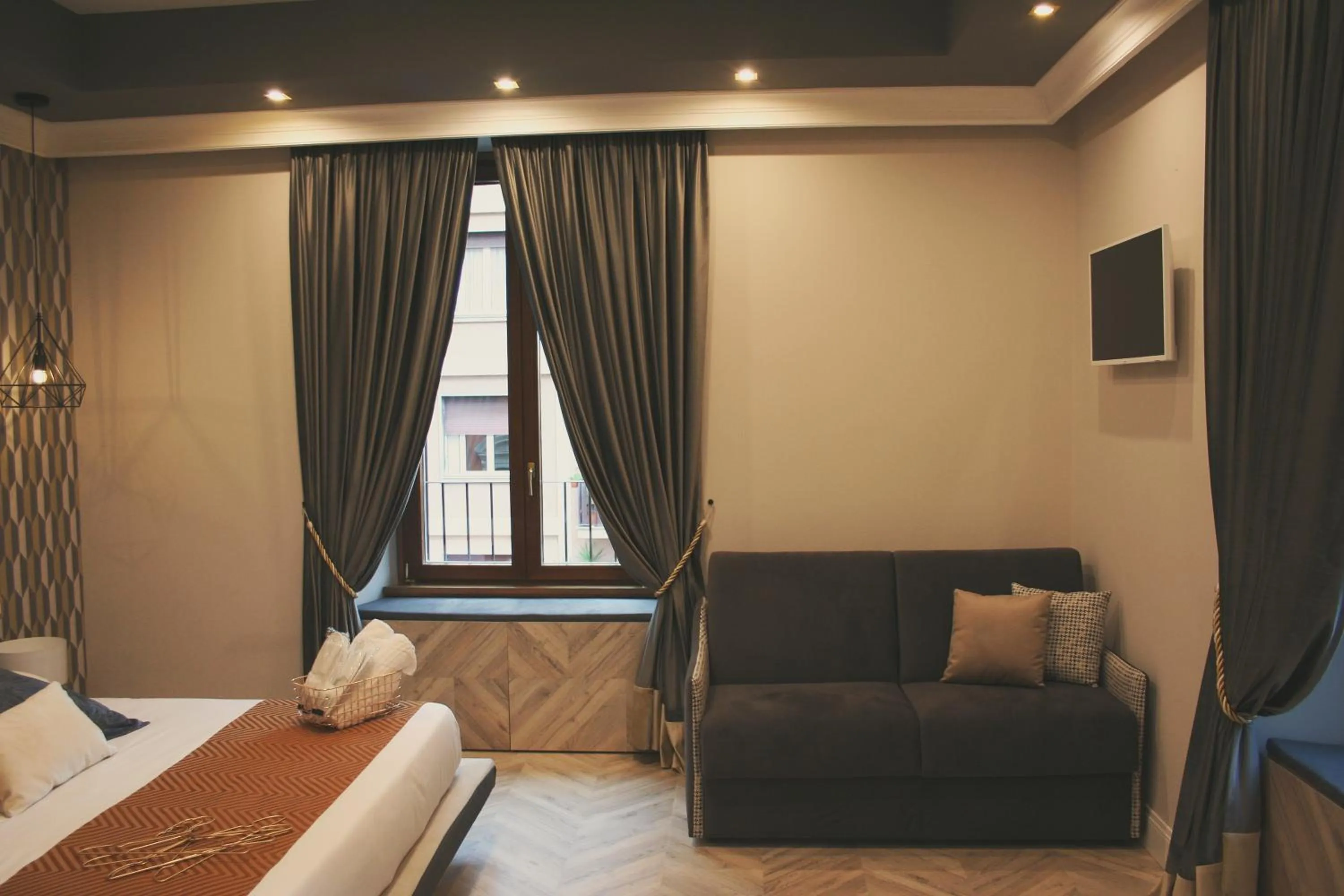 Seating area, Bed in Hotel Roma Vaticano