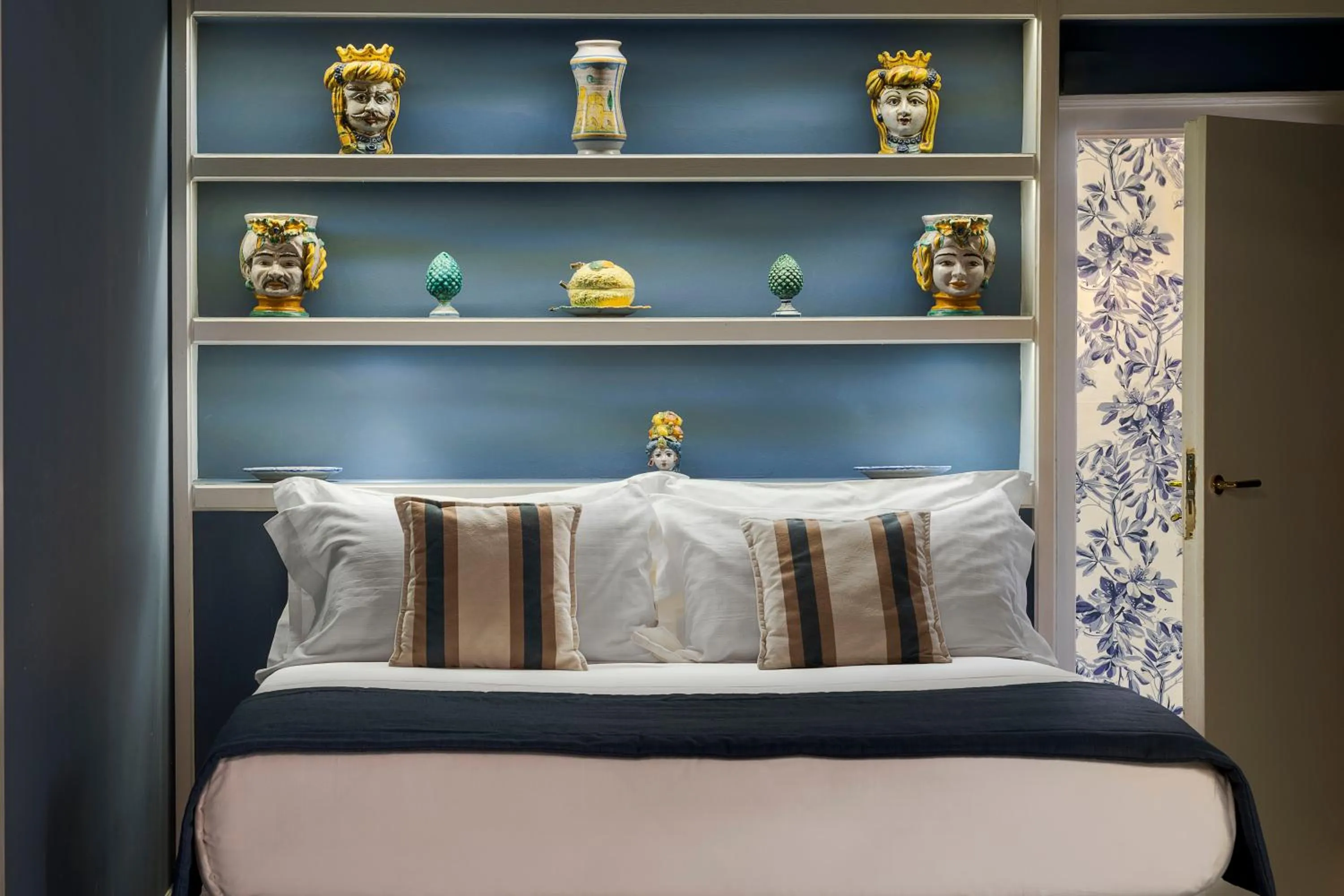 Bed in Palazzo Arone dei Baroni di Valentino