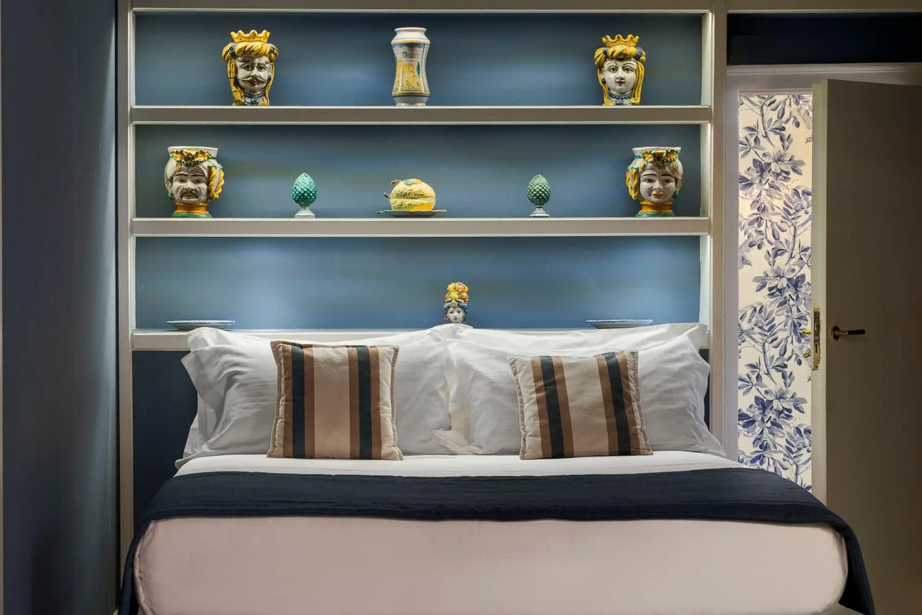 Bed in Palazzo Arone dei Baroni di Valentino Bed in Palazzo Arone dei Baroni di Valentino