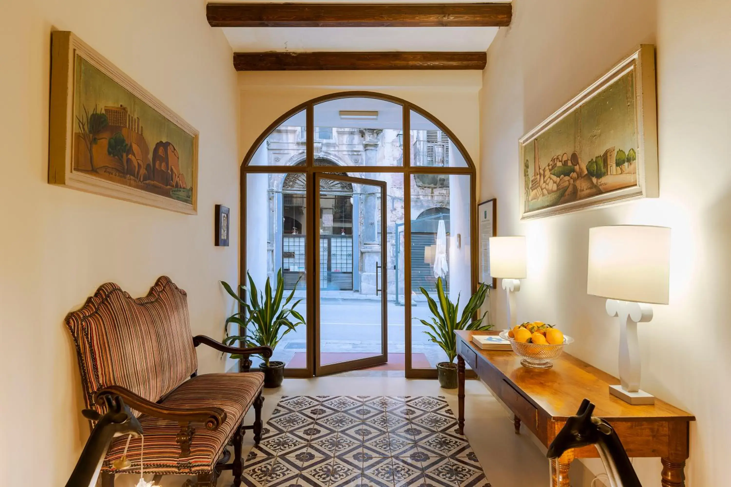 Lobby or reception in Palazzo Arone dei Baroni di Valentino Lobby or reception in Palazzo Arone dei Baroni di Valentino