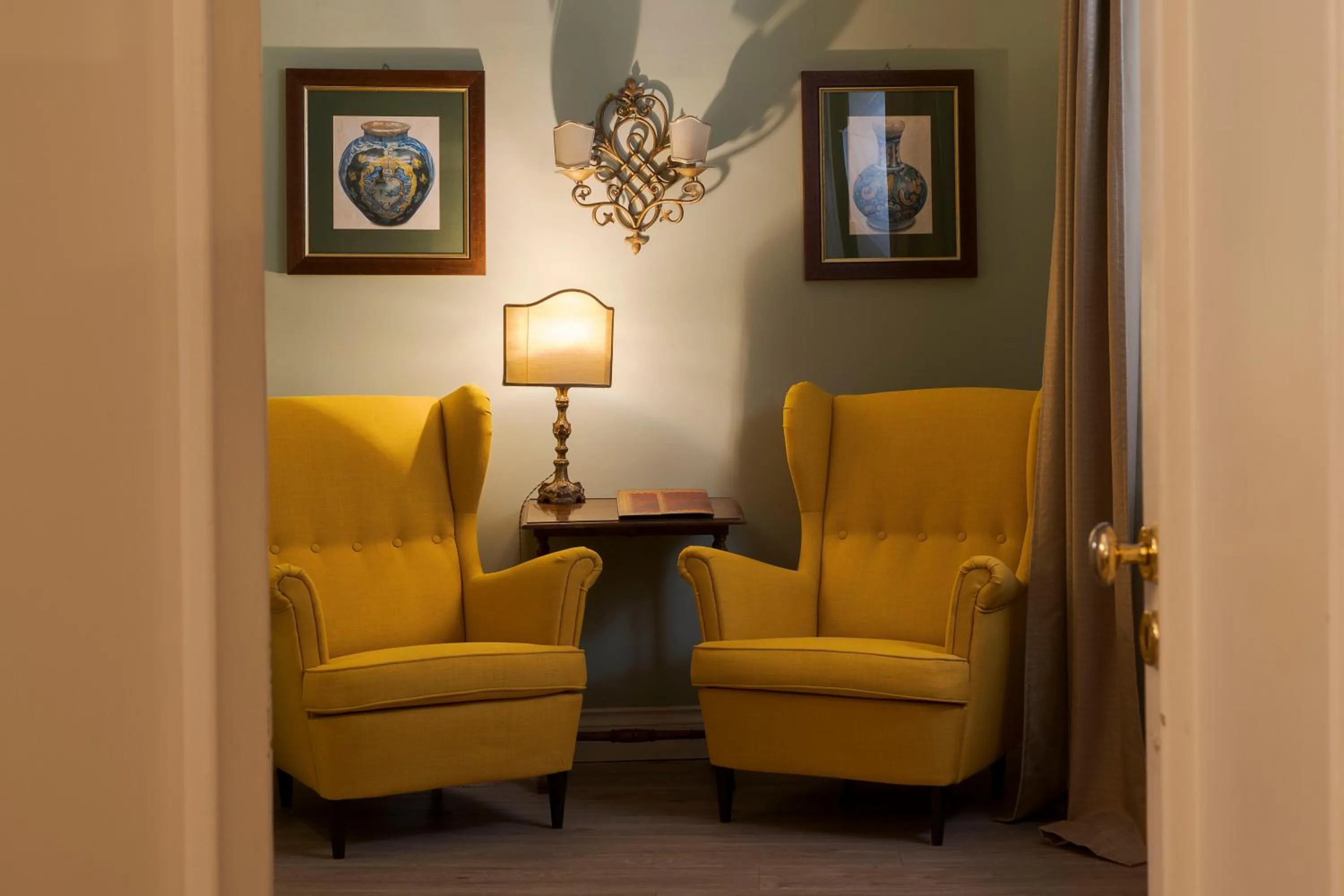 Seating area in Palazzo Arone dei Baroni di Valentino
