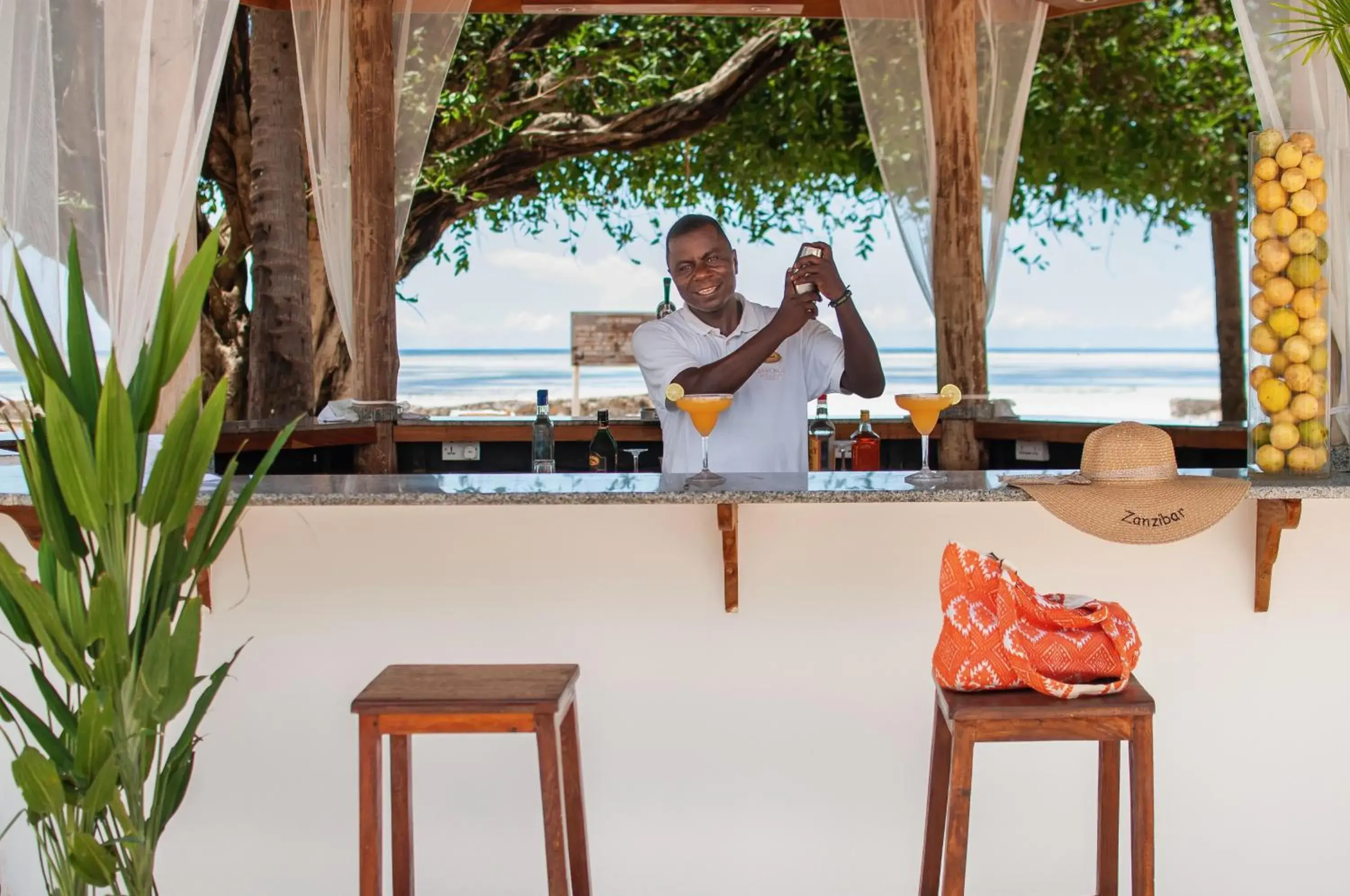Restaurant/places to eat in Diamonds Mapenzi Beach Restaurant/places to eat in Diamonds Mapenzi Beach