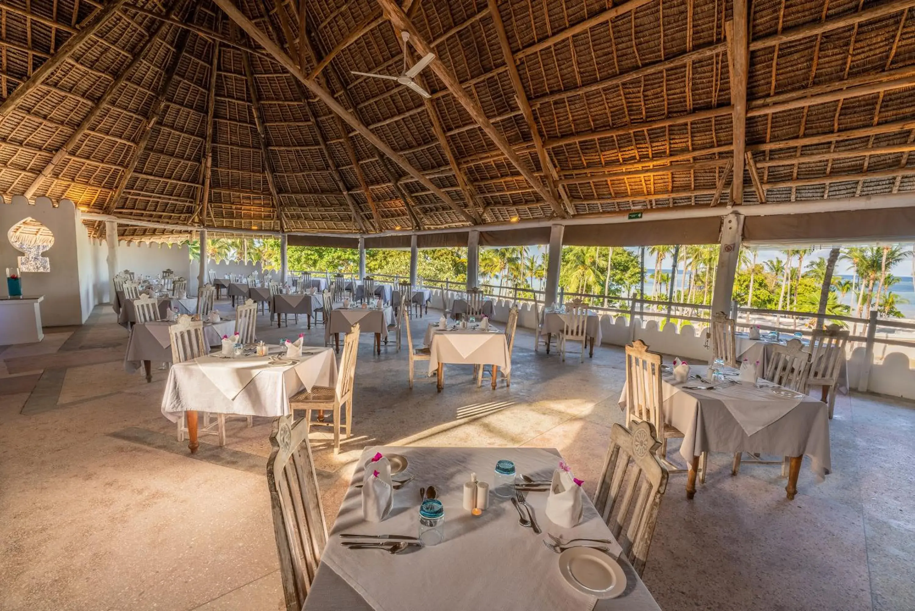 Restaurant/places to eat in Diamonds Mapenzi Beach Restaurant/places to eat in Diamonds Mapenzi Beach