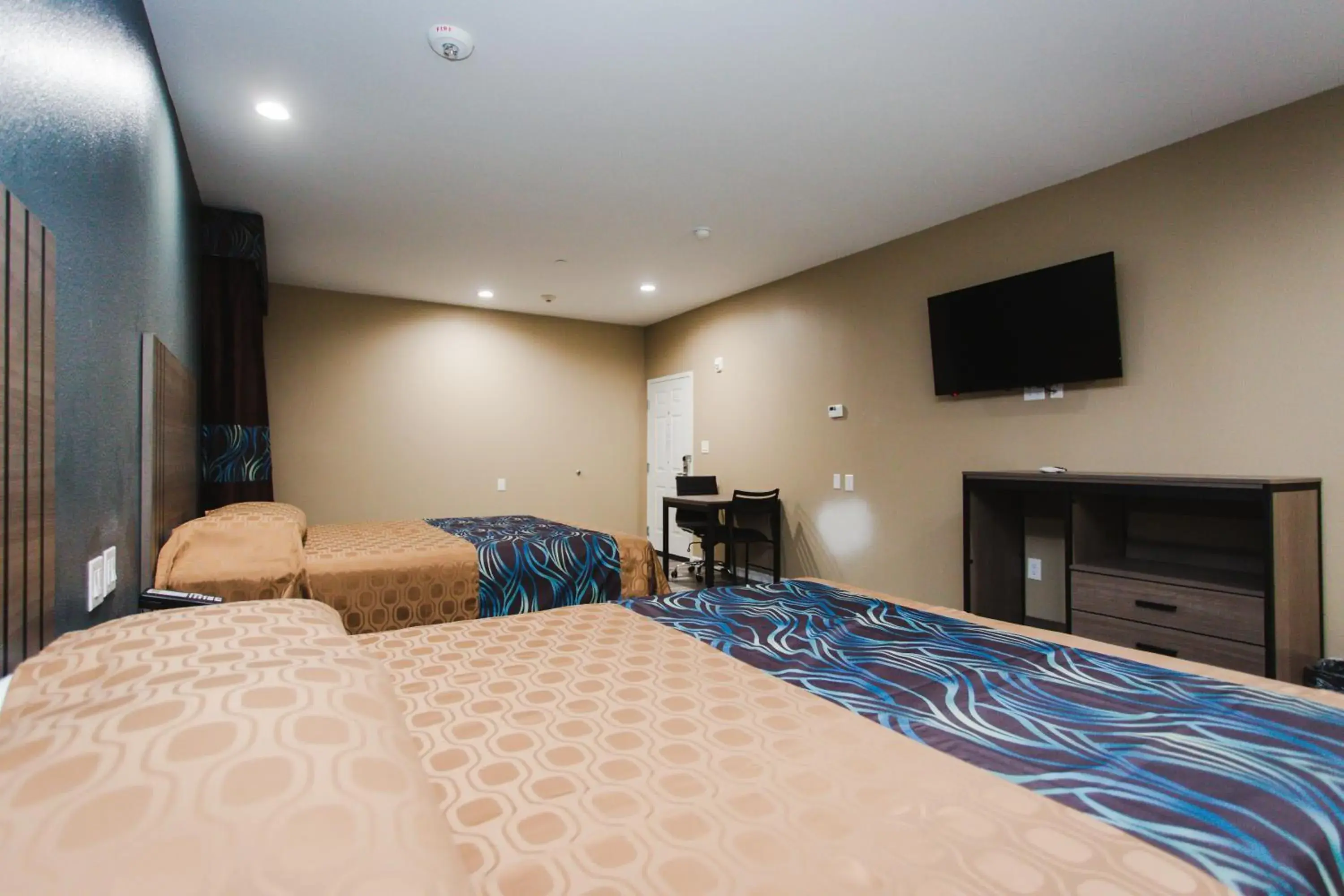 Budget Double Room in Budget Host Inn & Suites Budget Double Room in Budget Host Inn & Suites