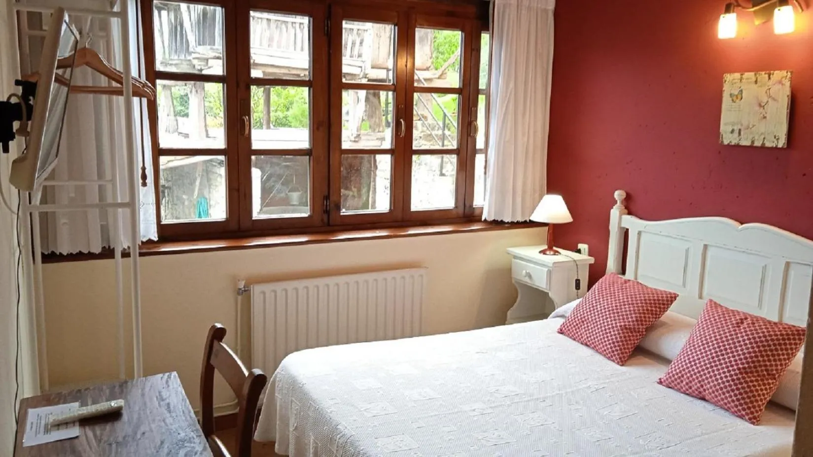 Bedroom, Bed in Hotel La Llosona