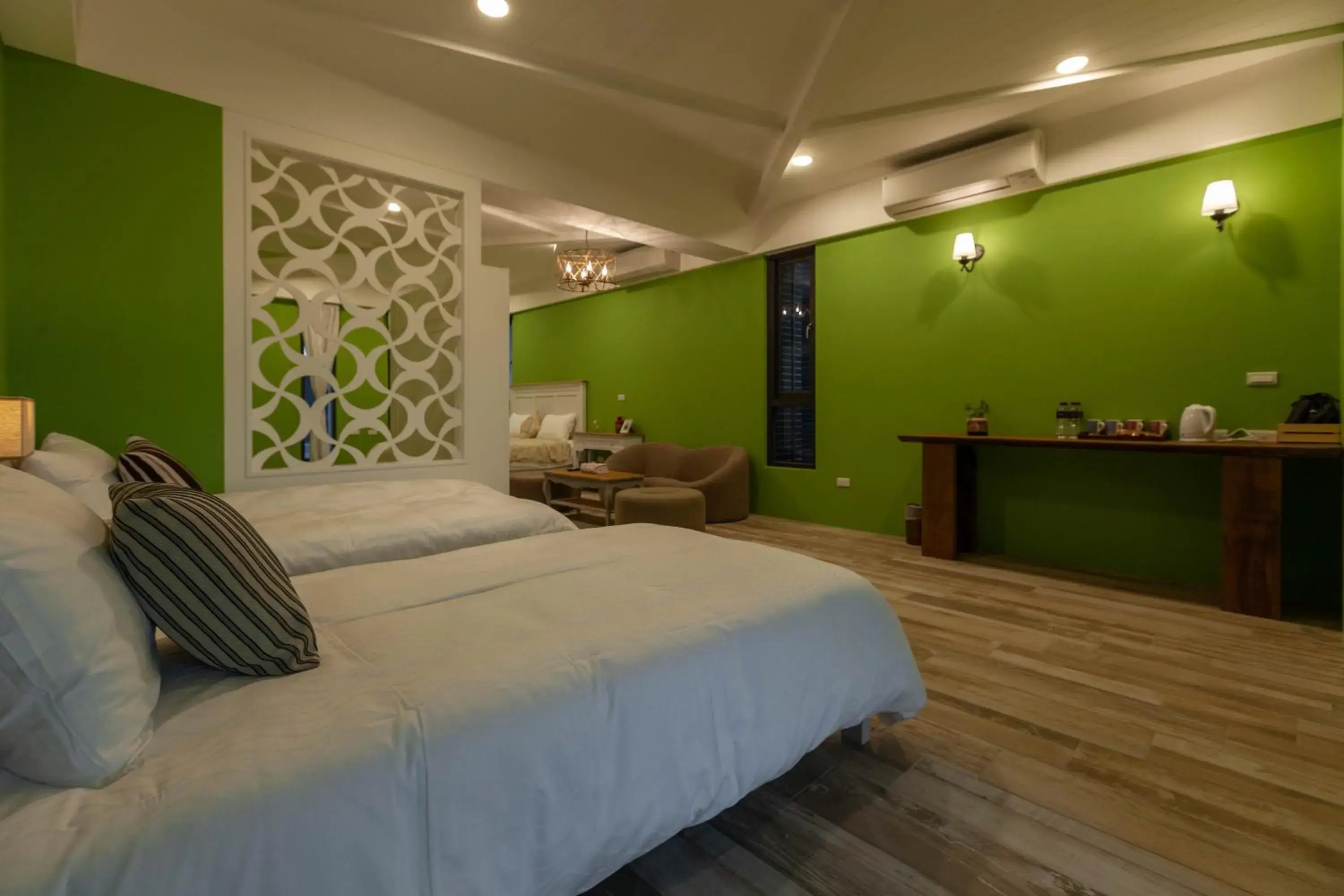 Bed in Rambling Snail Bed in Rambling Snail