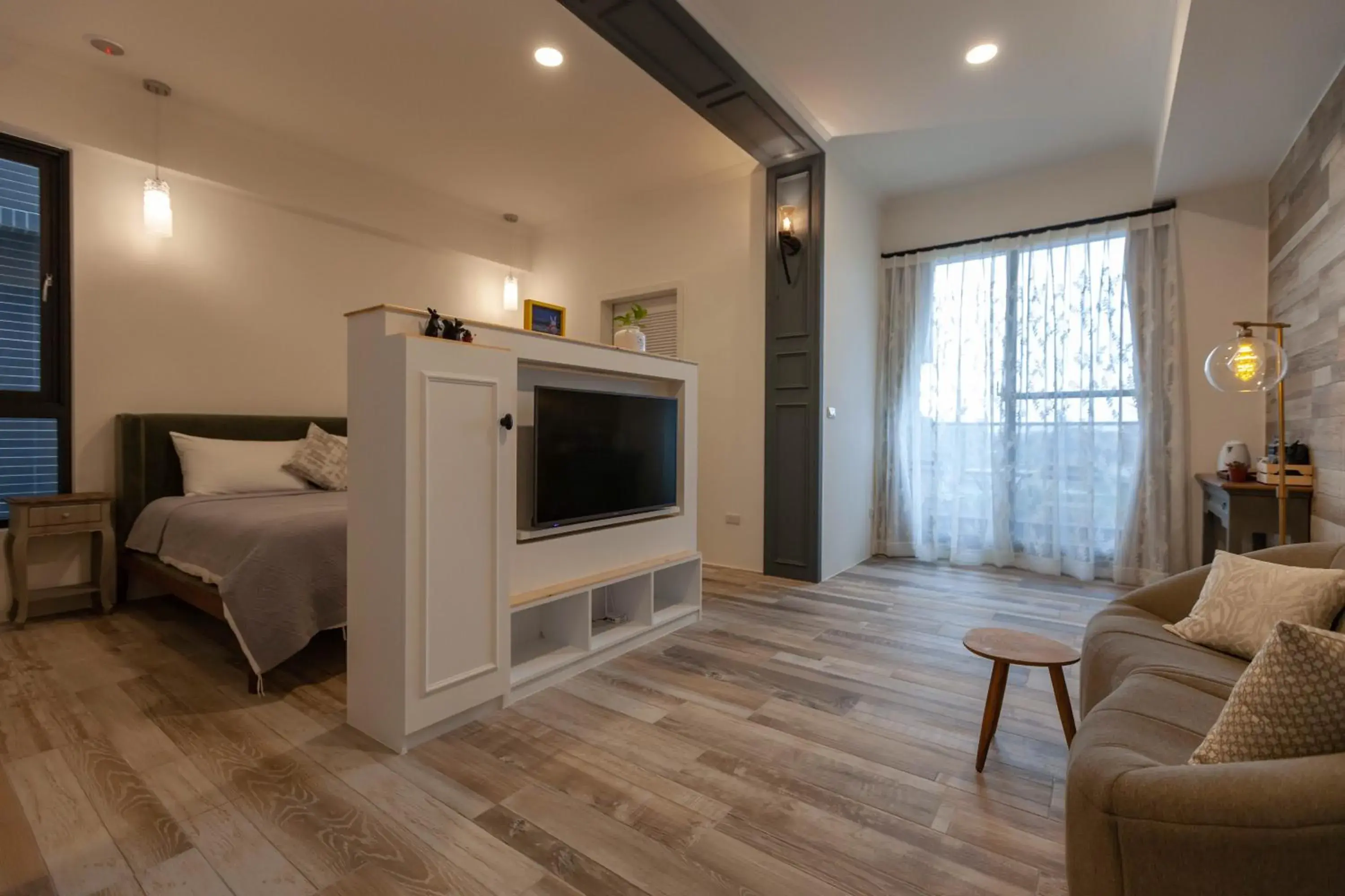 Bed in Rambling Snail Bed in Rambling Snail