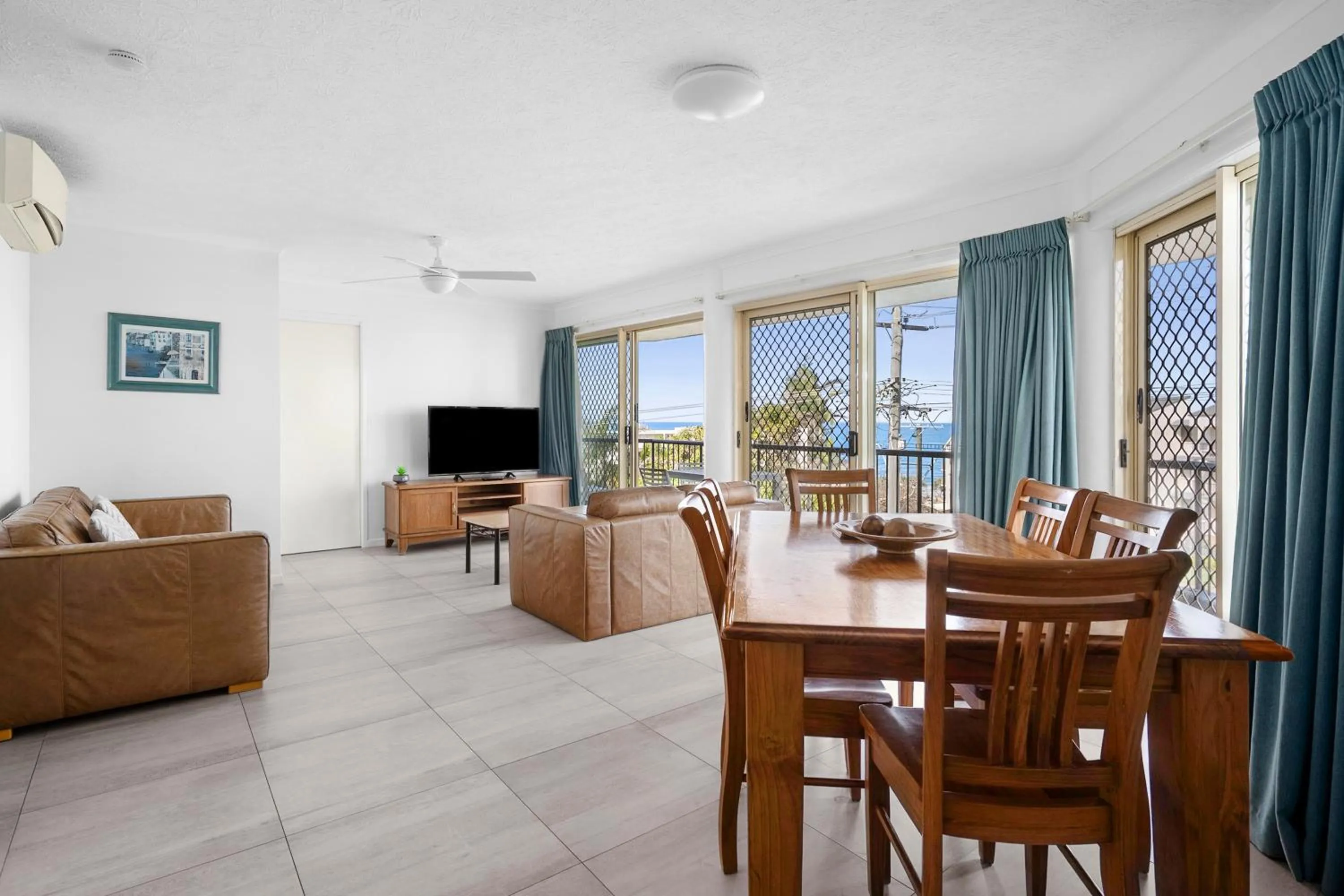 Dining area in Kings Way Apartments