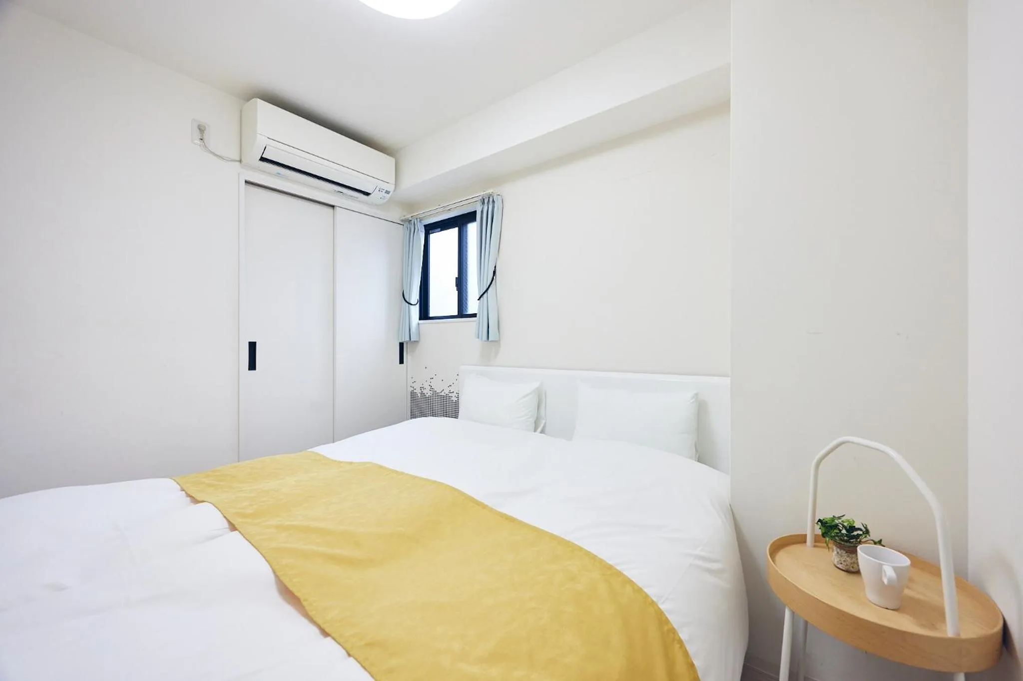 Photo of the whole room, Bed in Montana Flat Yebisu