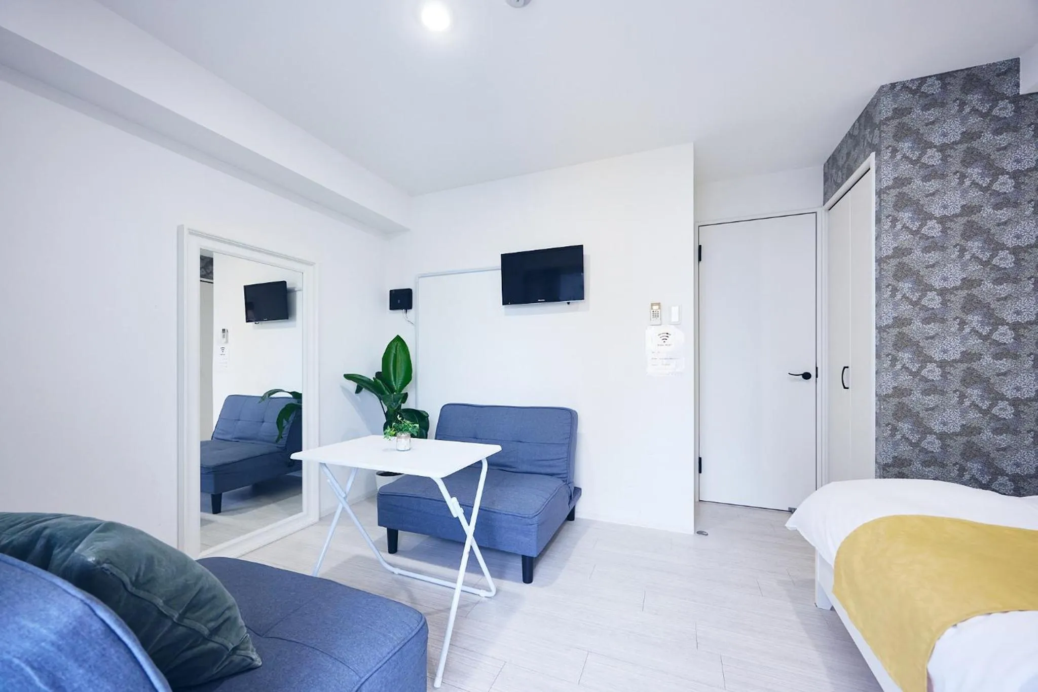 Photo of the whole room, Bed in Montana Flat Yebisu