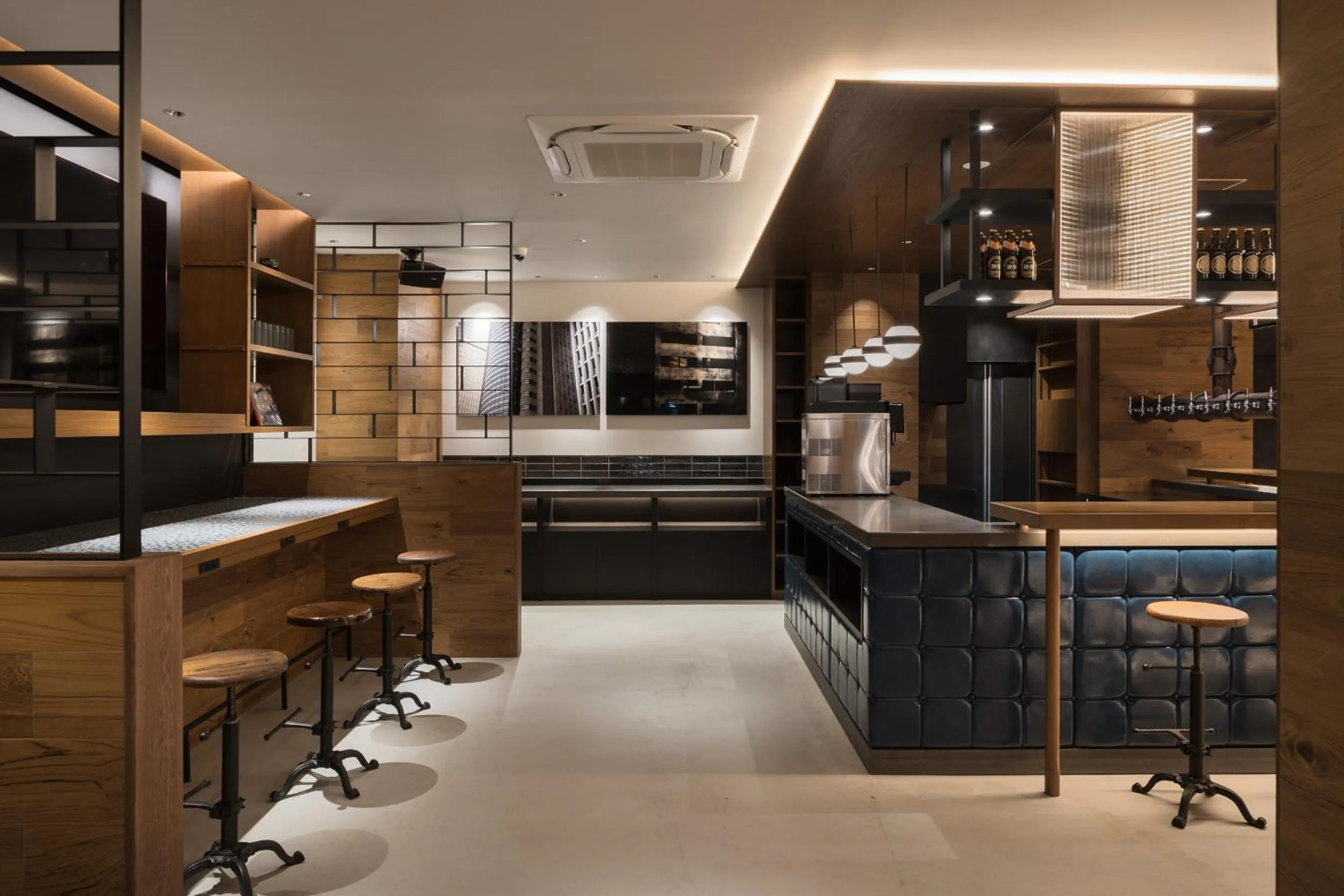Lounge or bar in Bespoke Hotel Shinsaibashi