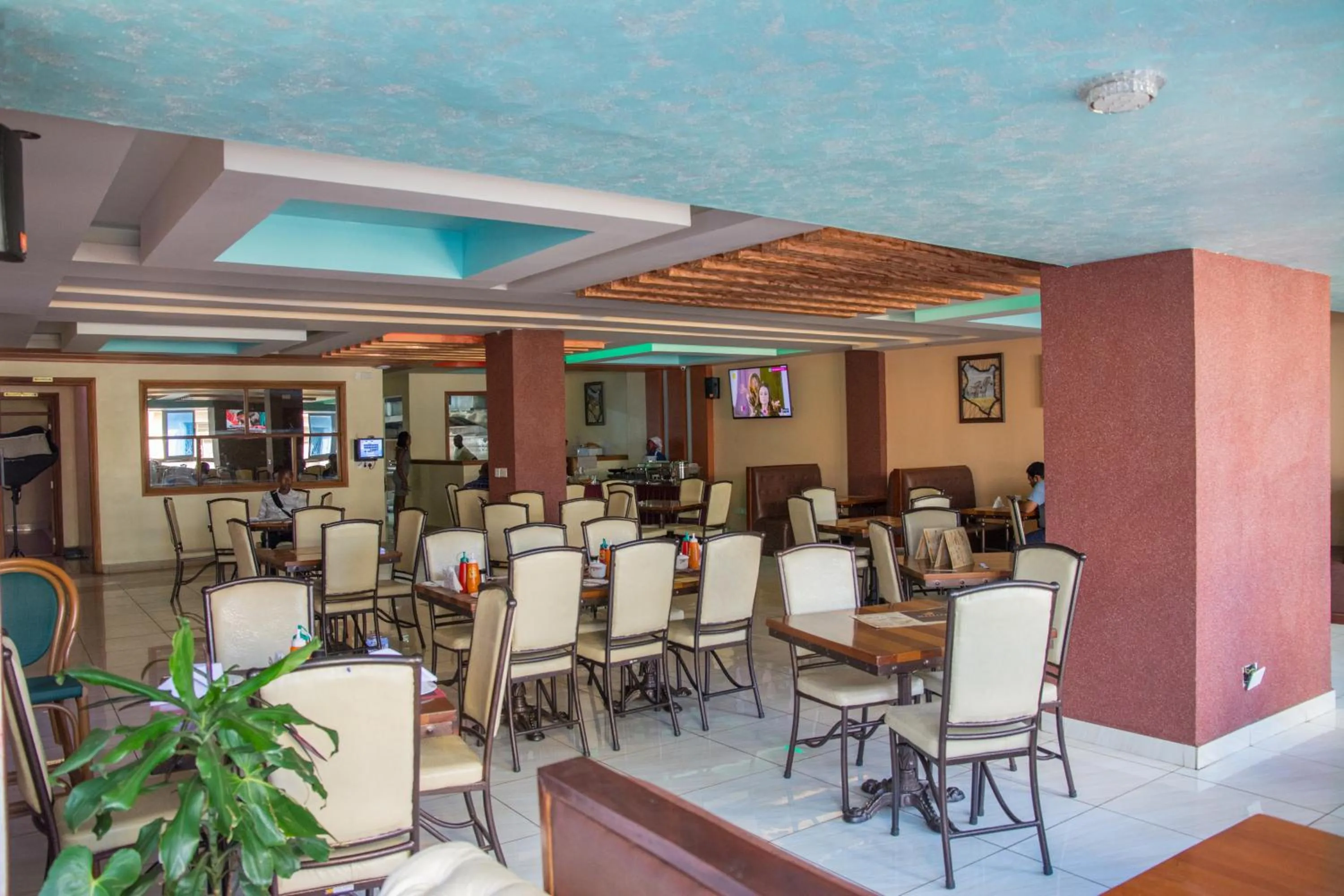 Restaurant/places to eat in Delfirm Hotel