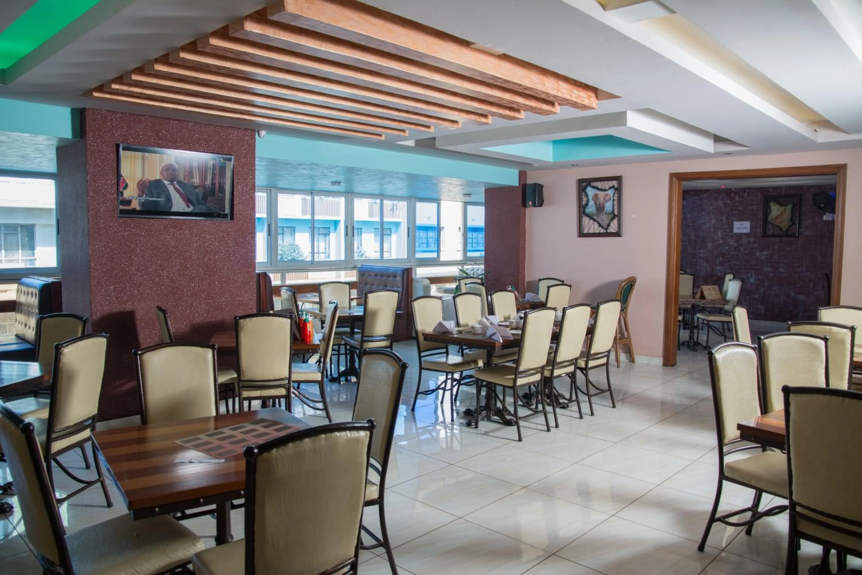 Restaurant/places to eat in Delfirm Hotel