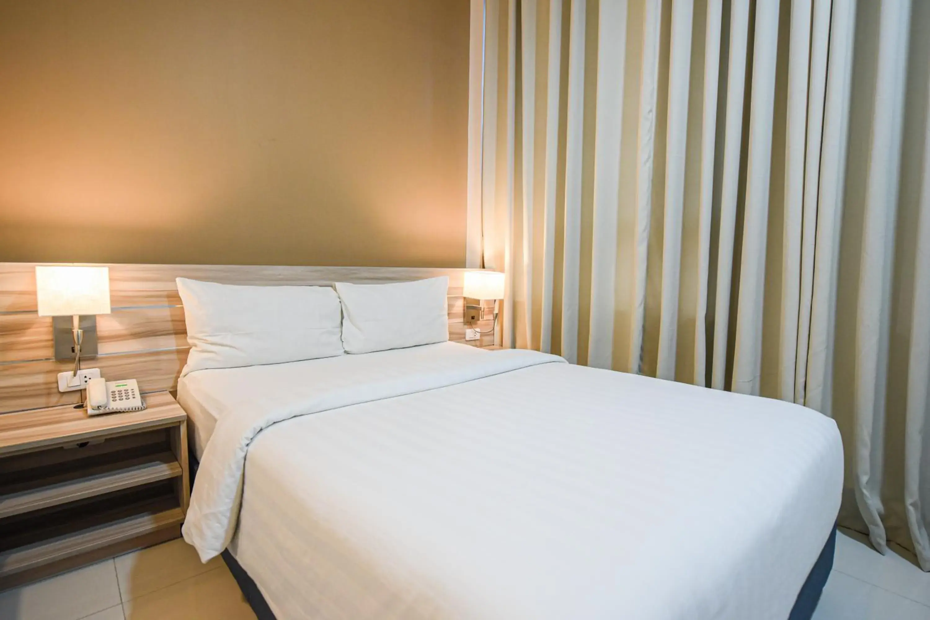 Bed in Figtree Hotel Bed in Figtree Hotel