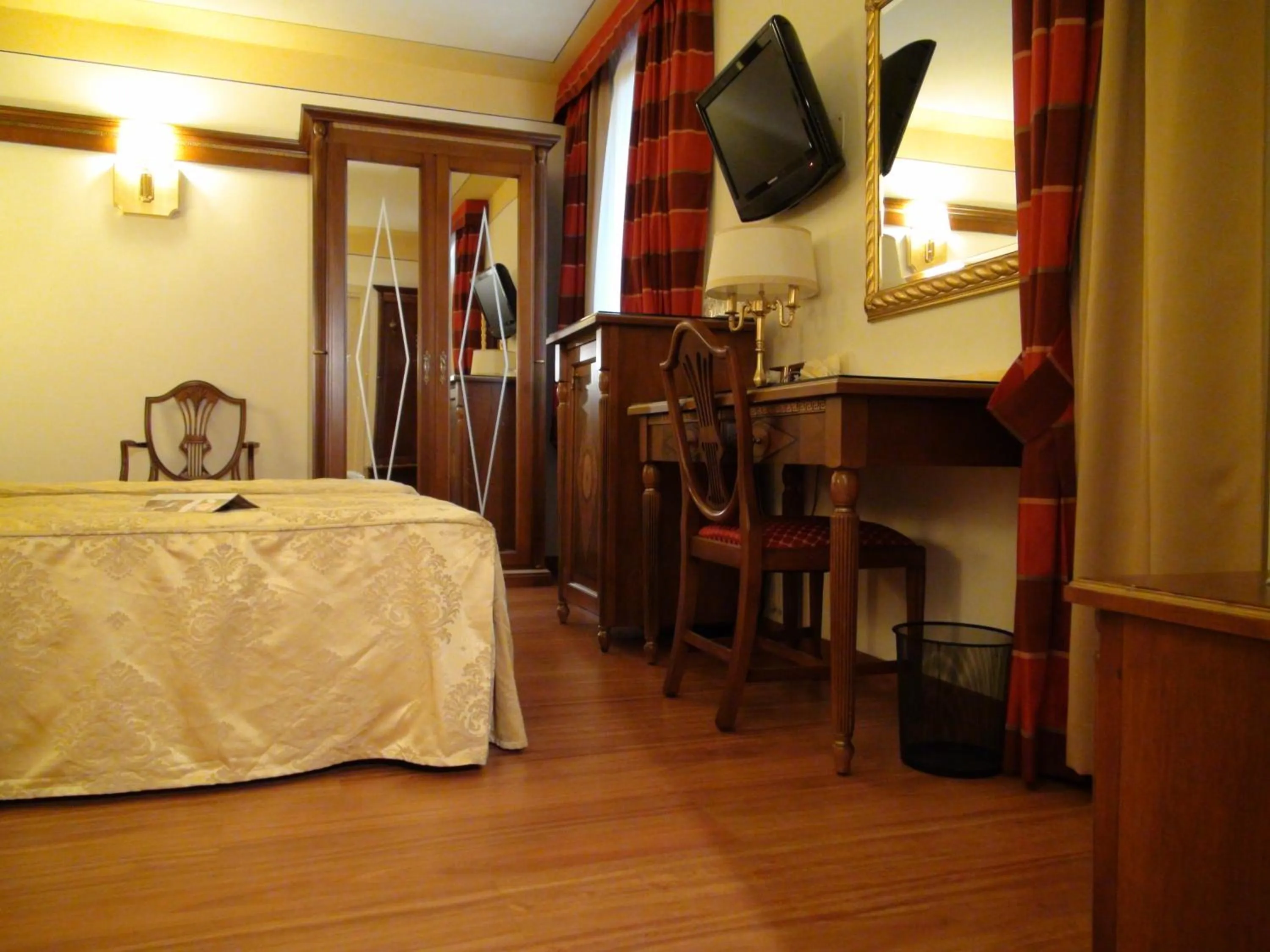 Bedroom, Bed in Hotel La Campagnola 1926