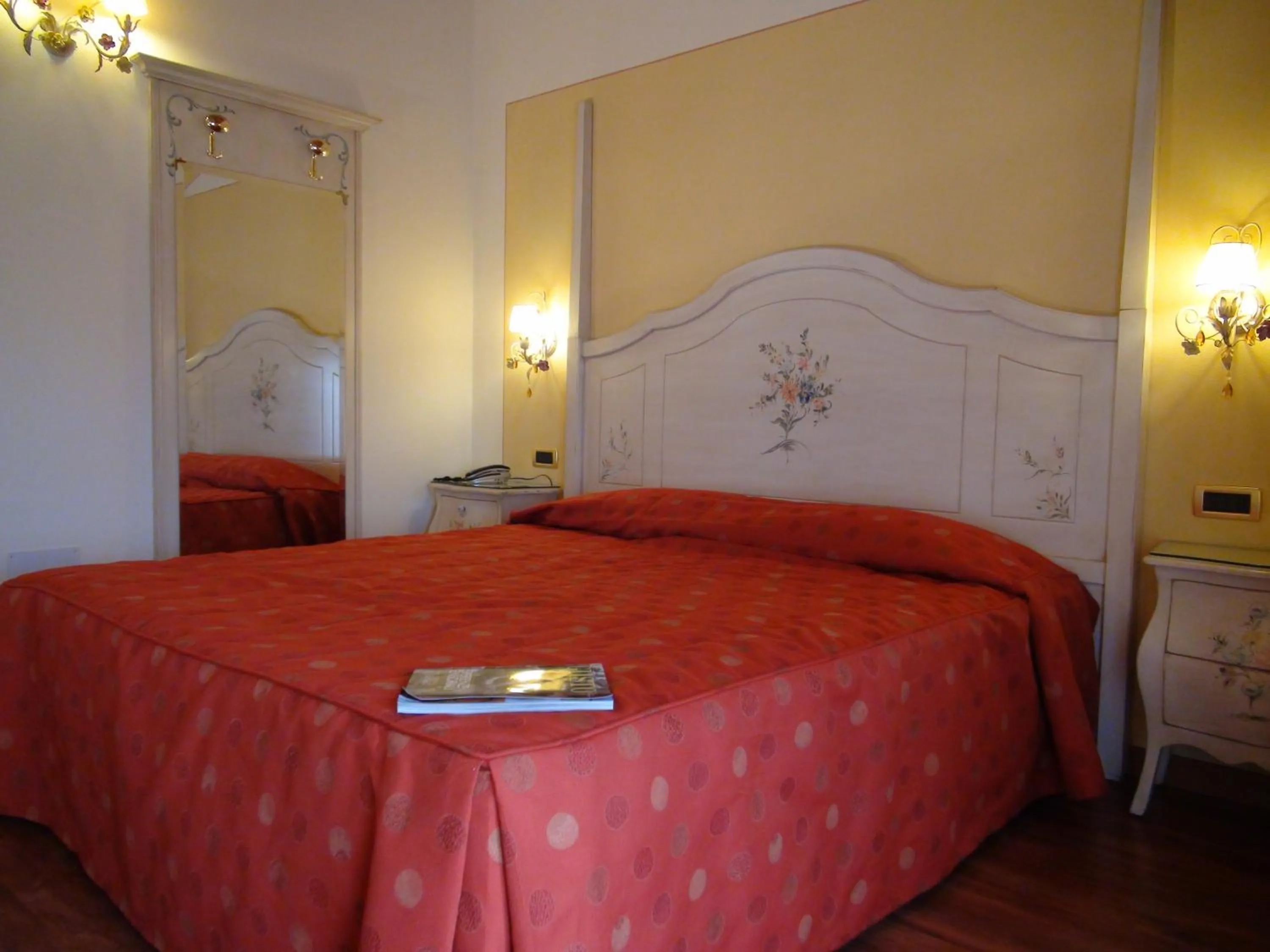 Bedroom, Bed in Hotel La Campagnola 1926