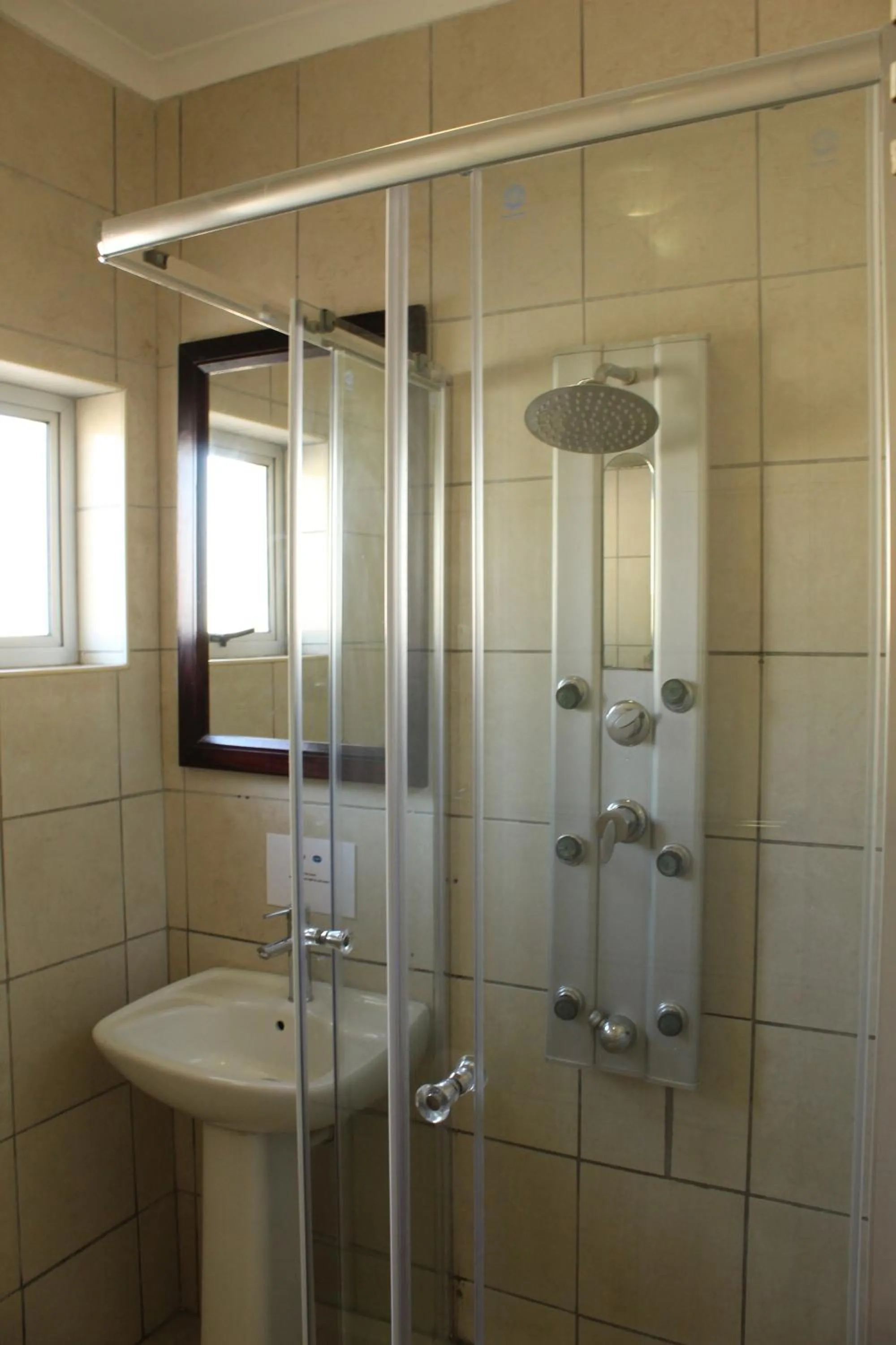 Shower in Esperanca Guesthouse