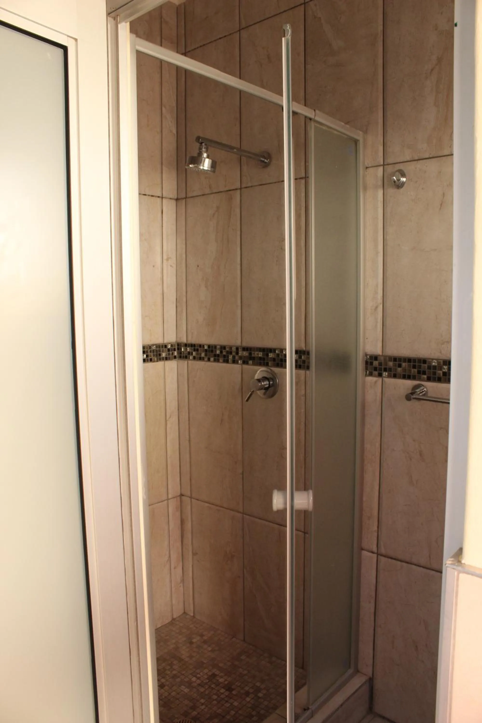 Shower in Esperanca Guesthouse