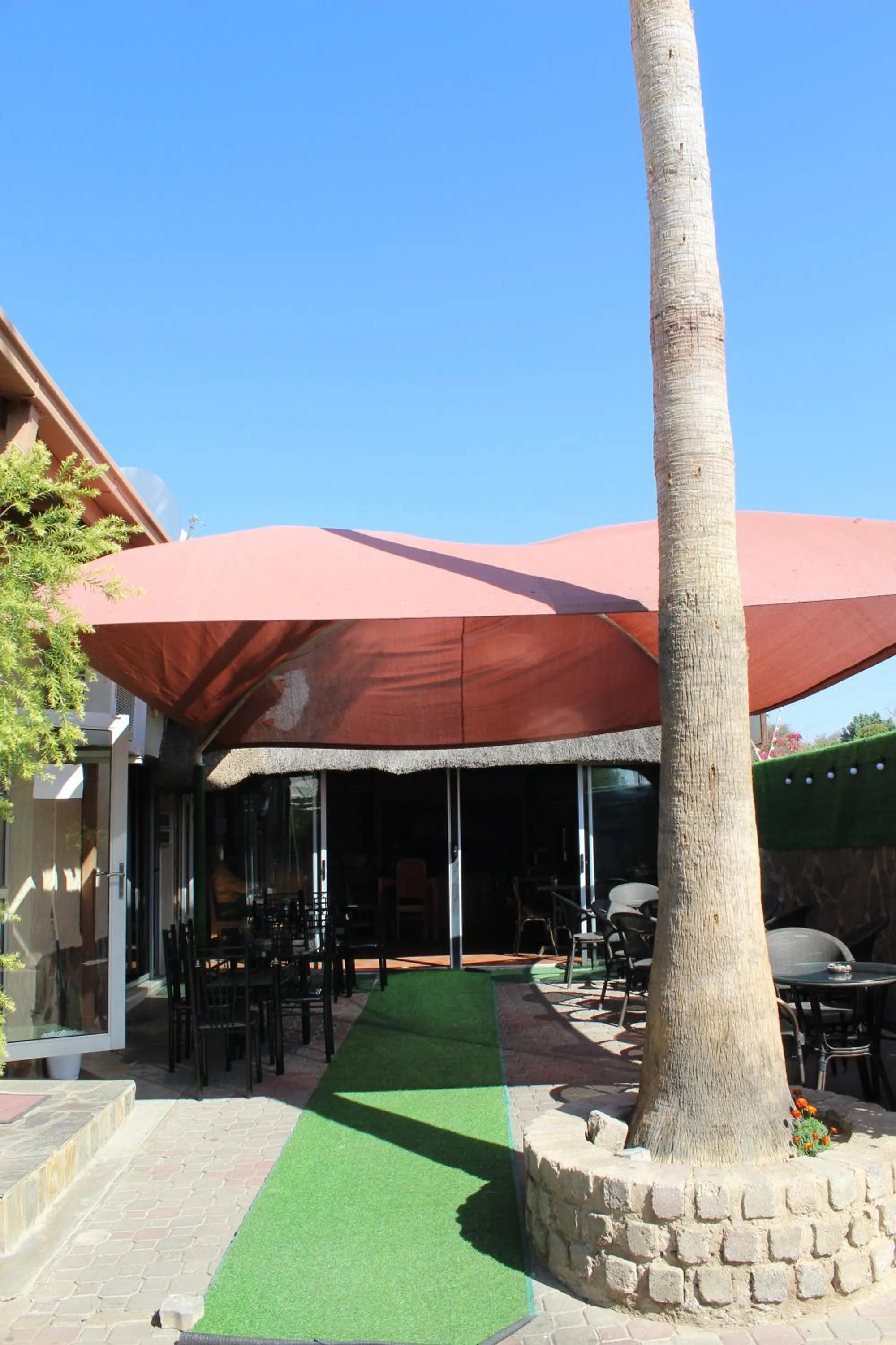 Restaurant/places to eat in Esperanca Guesthouse