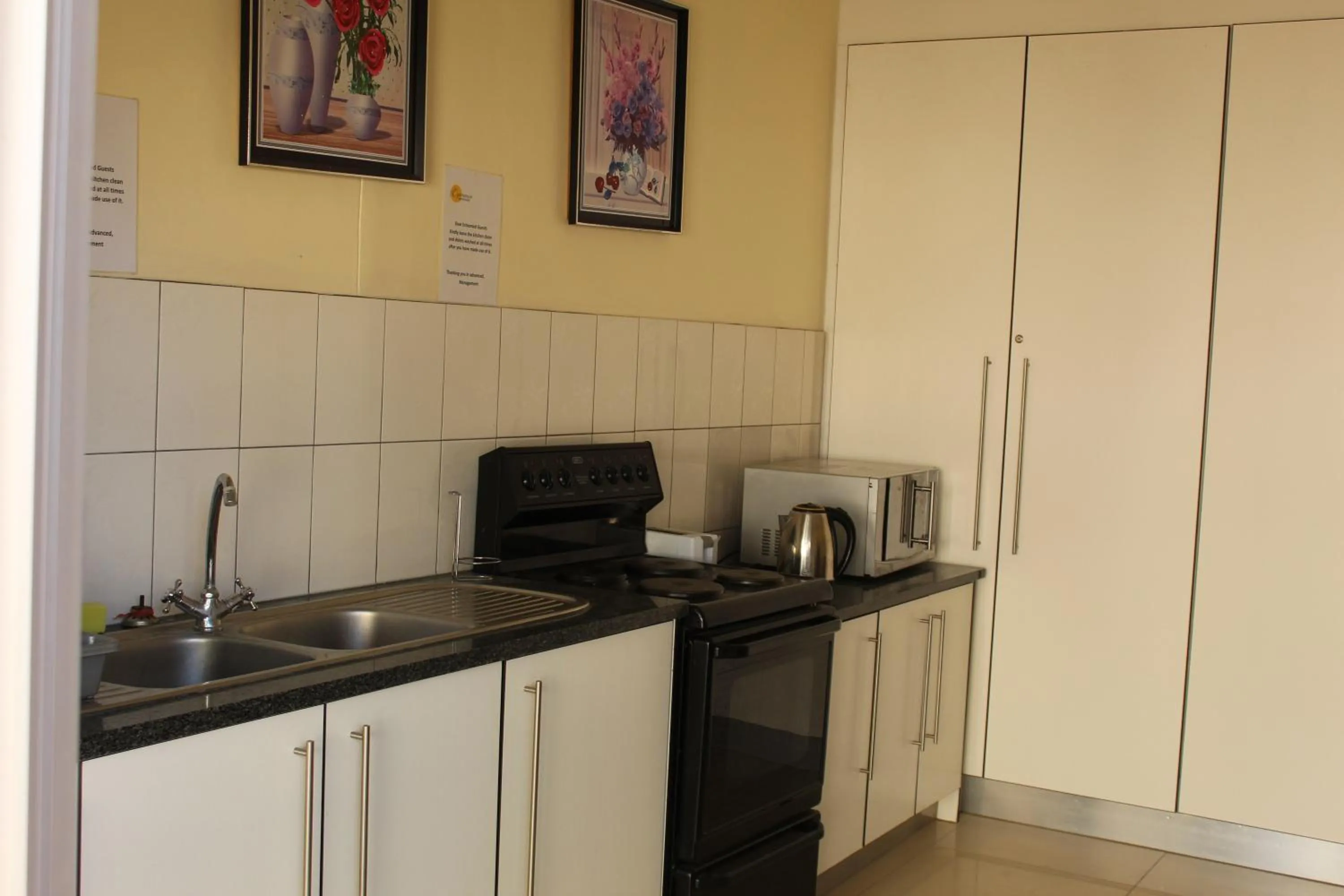 kitchen in Esperanca Guesthouse