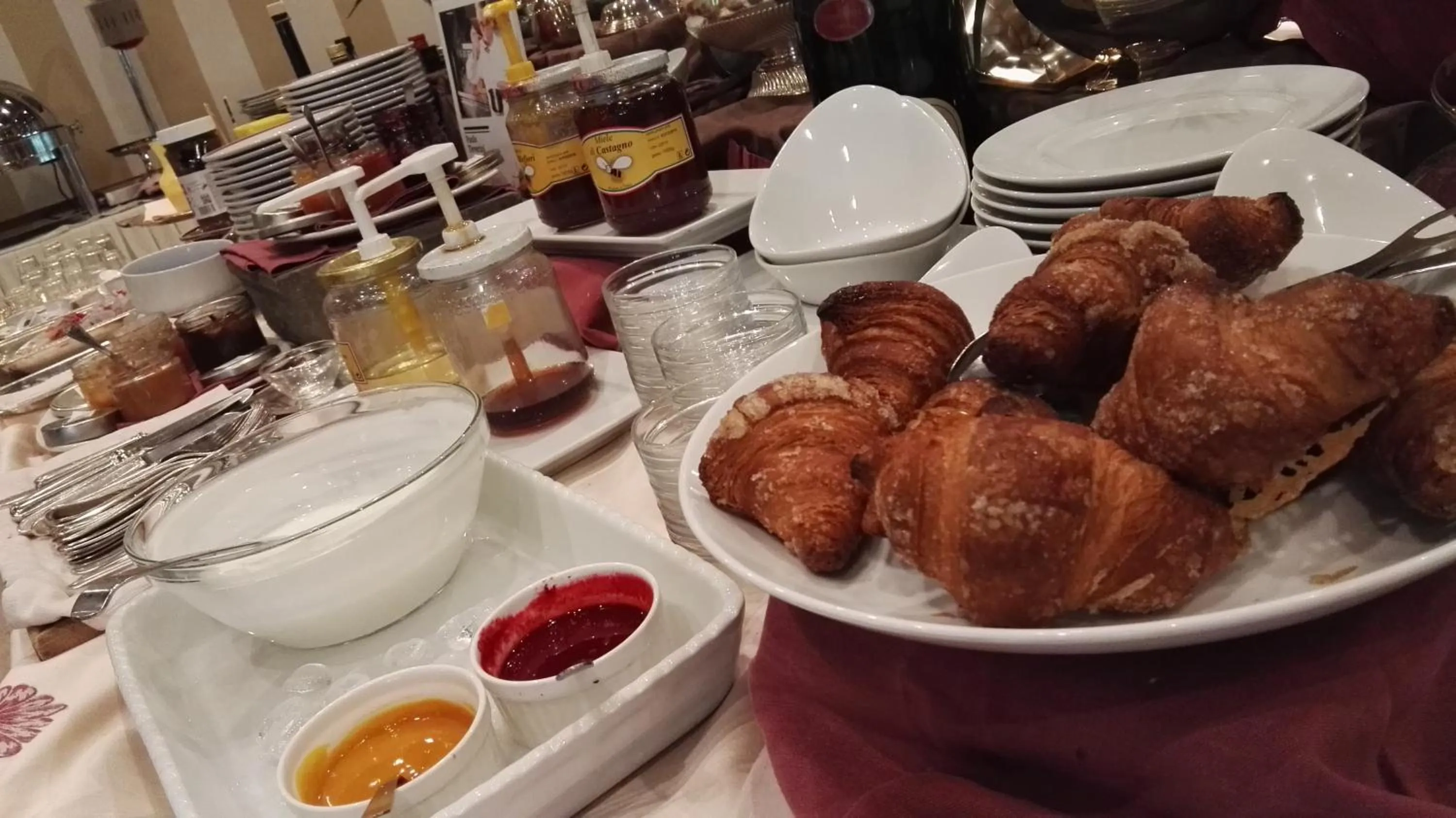 Buffet breakfast in Hotel Tosco Romagnolo