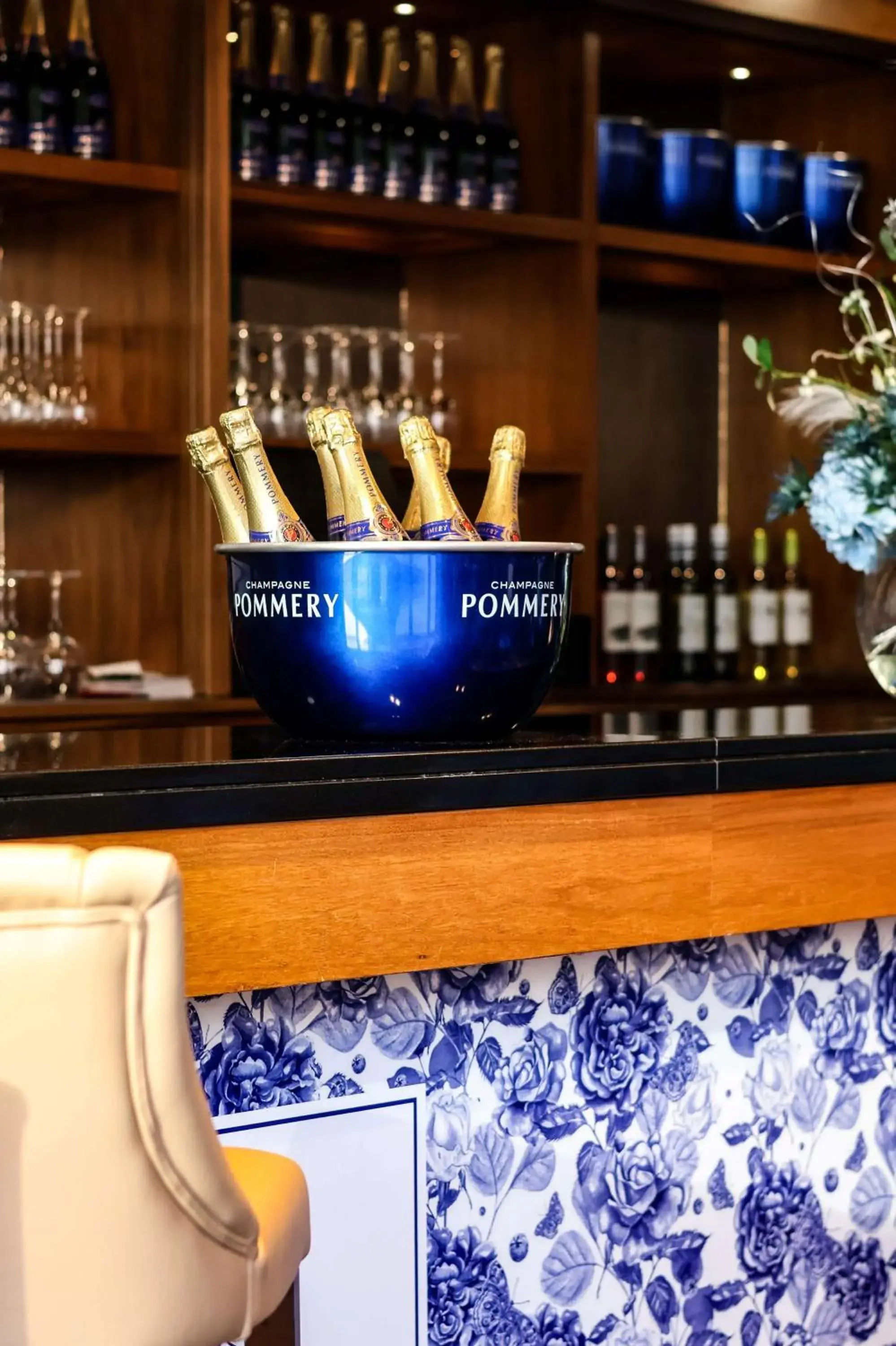 Lounge or bar in Radisson Blu Hotel, Cardiff Lounge or bar in Radisson Blu Hotel, Cardiff