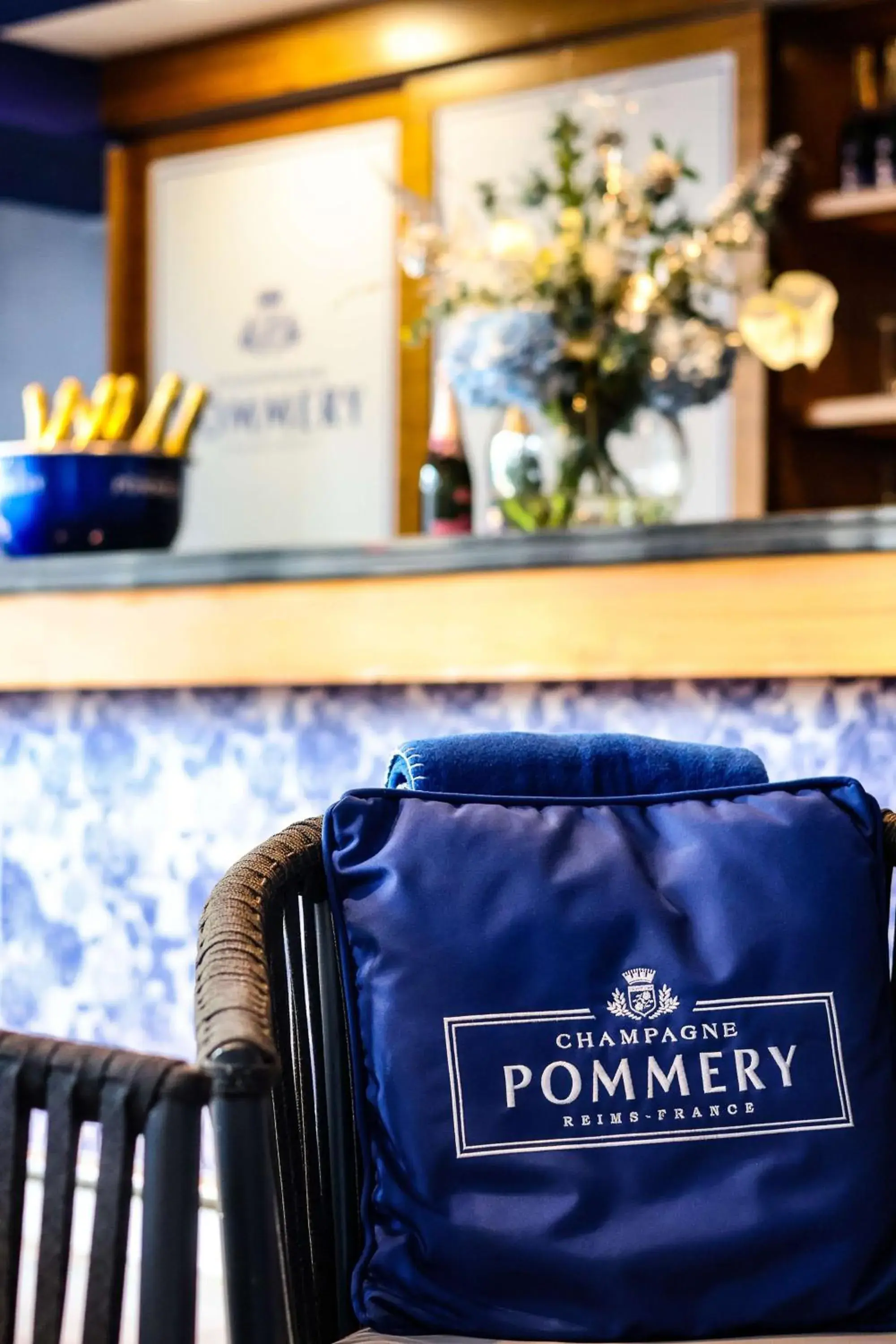 Lounge or bar in Radisson Blu Hotel, Cardiff Lounge or bar in Radisson Blu Hotel, Cardiff