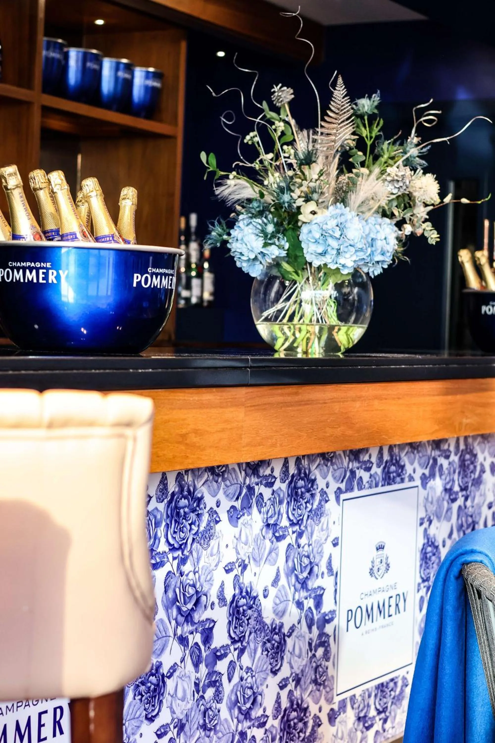 Lounge or bar in Radisson Blu Hotel, Cardiff